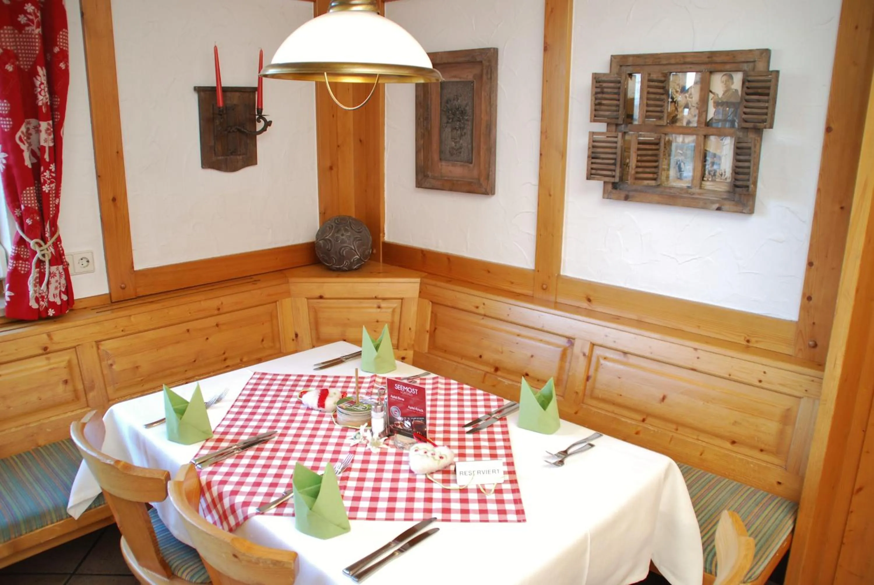 Restaurant/places to eat in Traditions-Gasthaus Bayrischer Hof