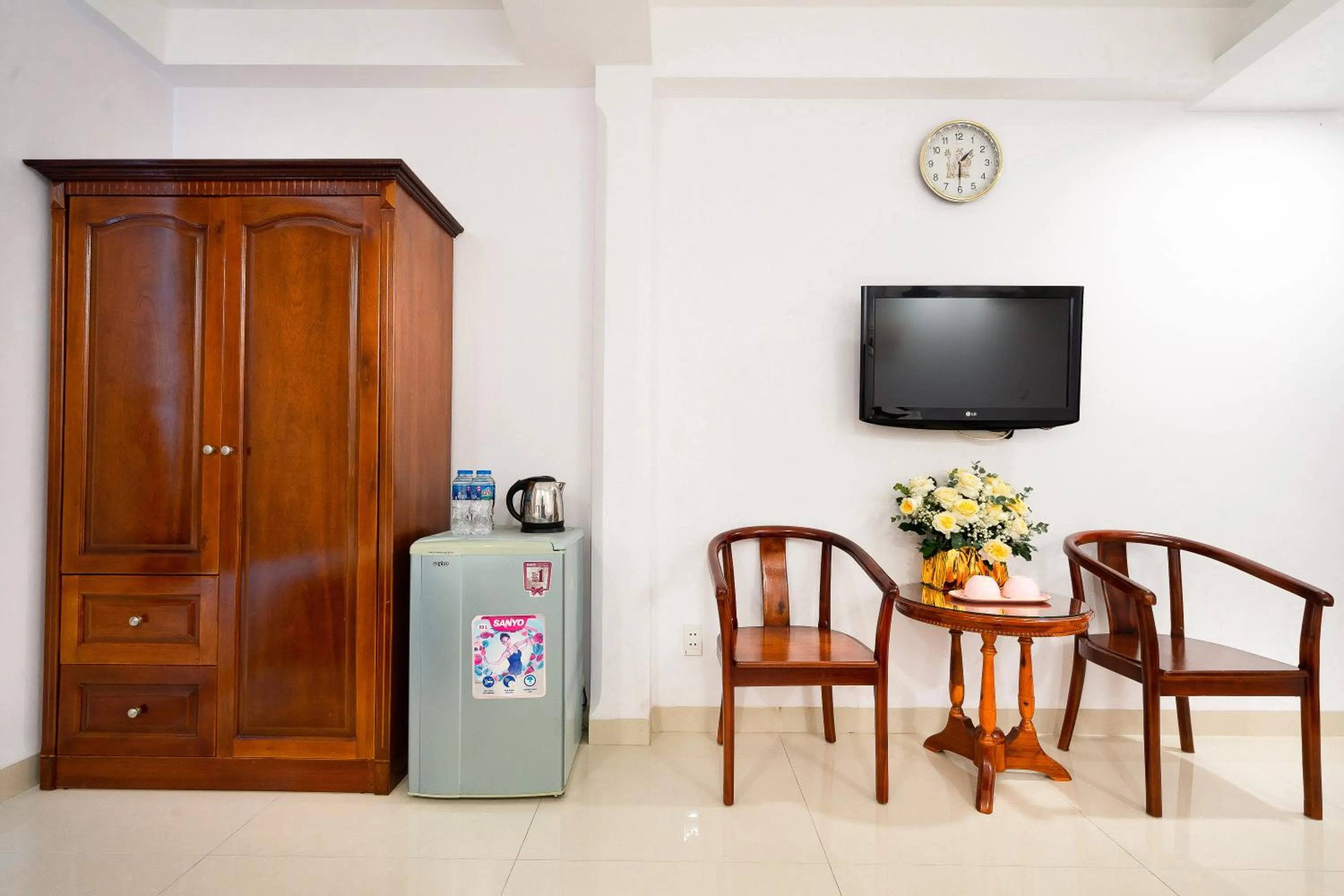 Evening entertainment in Hoang Hoang Hotel (Bloom 3)