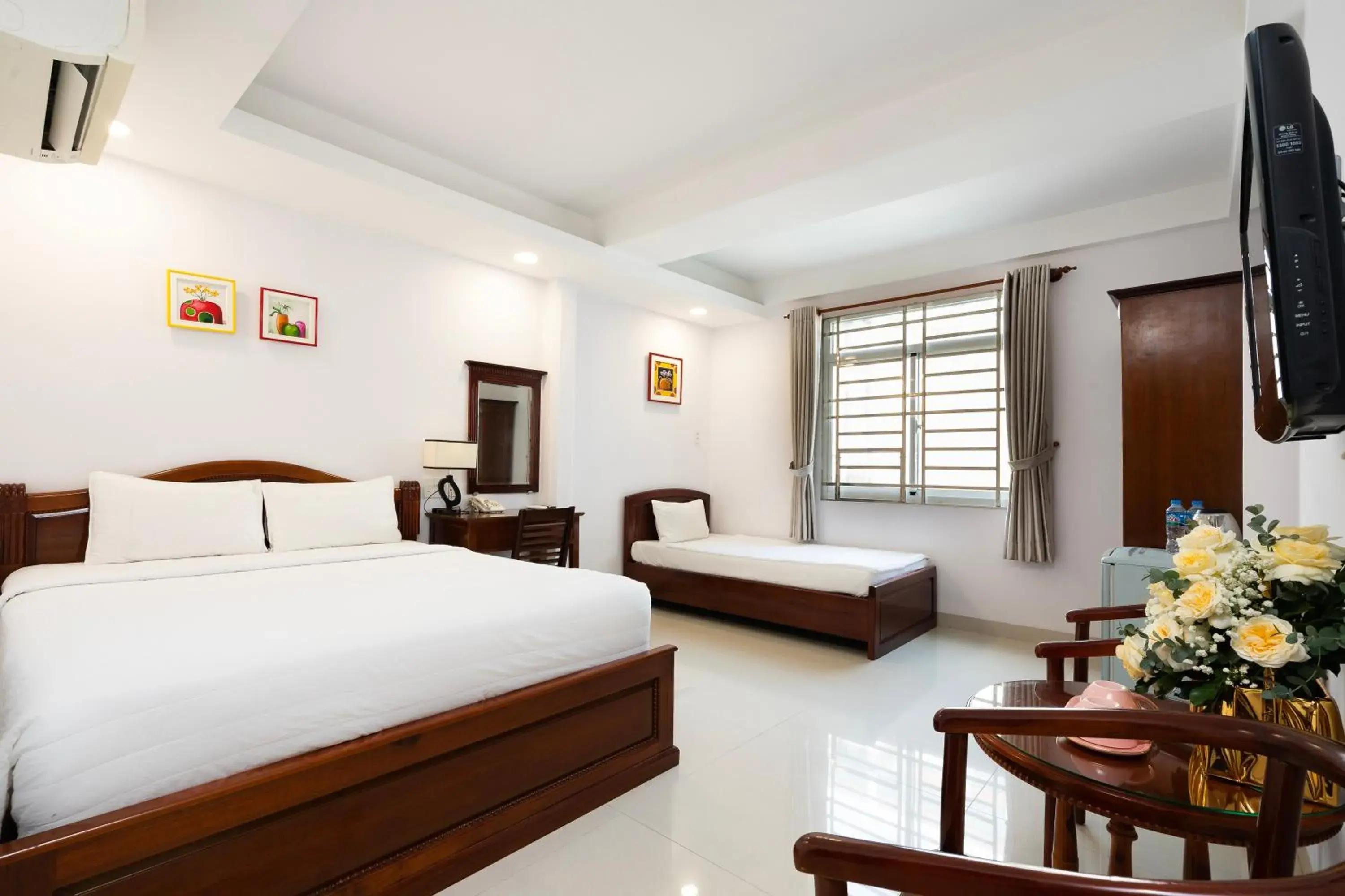 Photo of the whole room, Bed in Hoang Hoang Hotel (Bloom 3) Photo of the whole room, Bed in Hoang Hoang Hotel (Bloom 3)