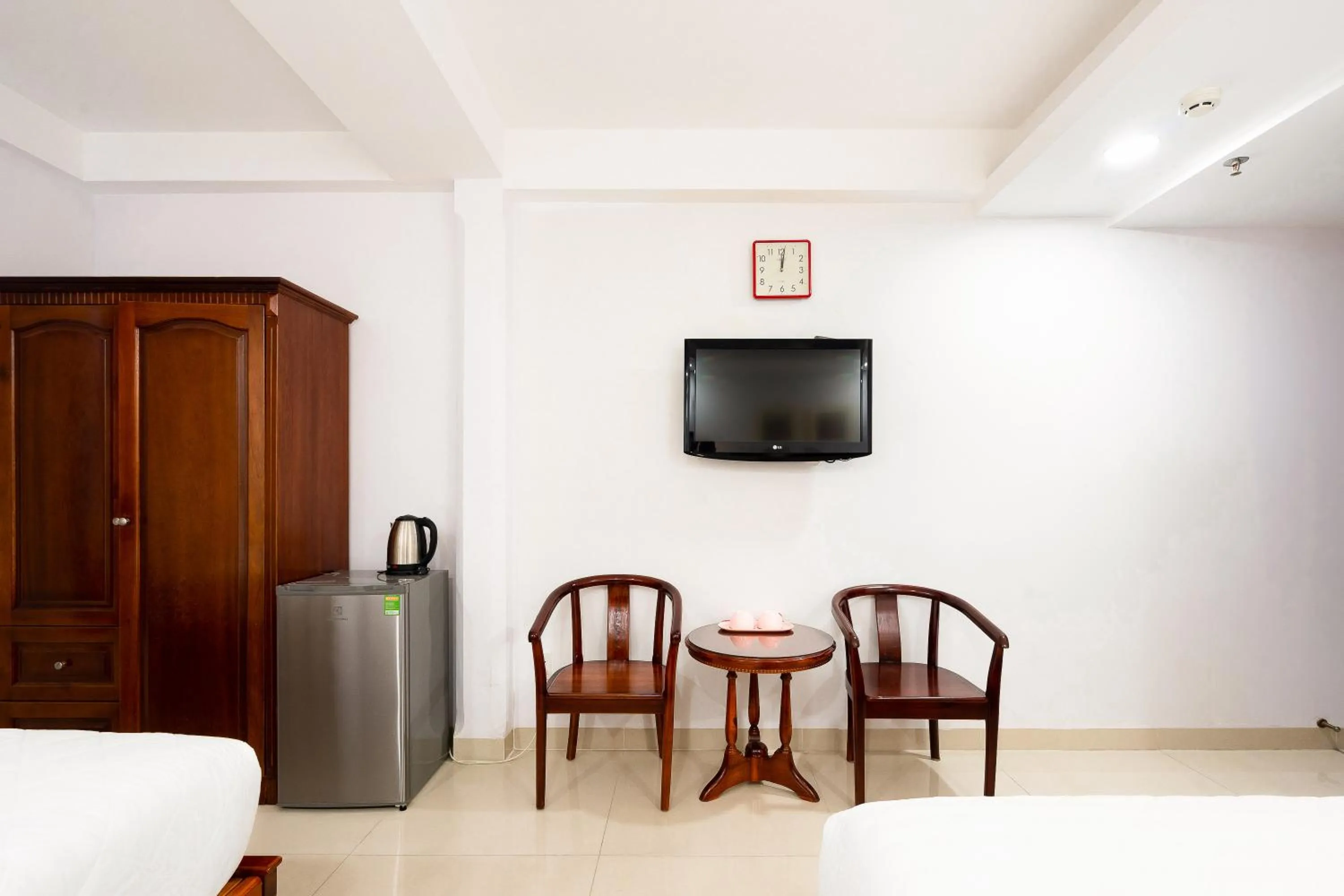TV and multimedia, Bed in Hoang Hoang Hotel (Bloom 3)