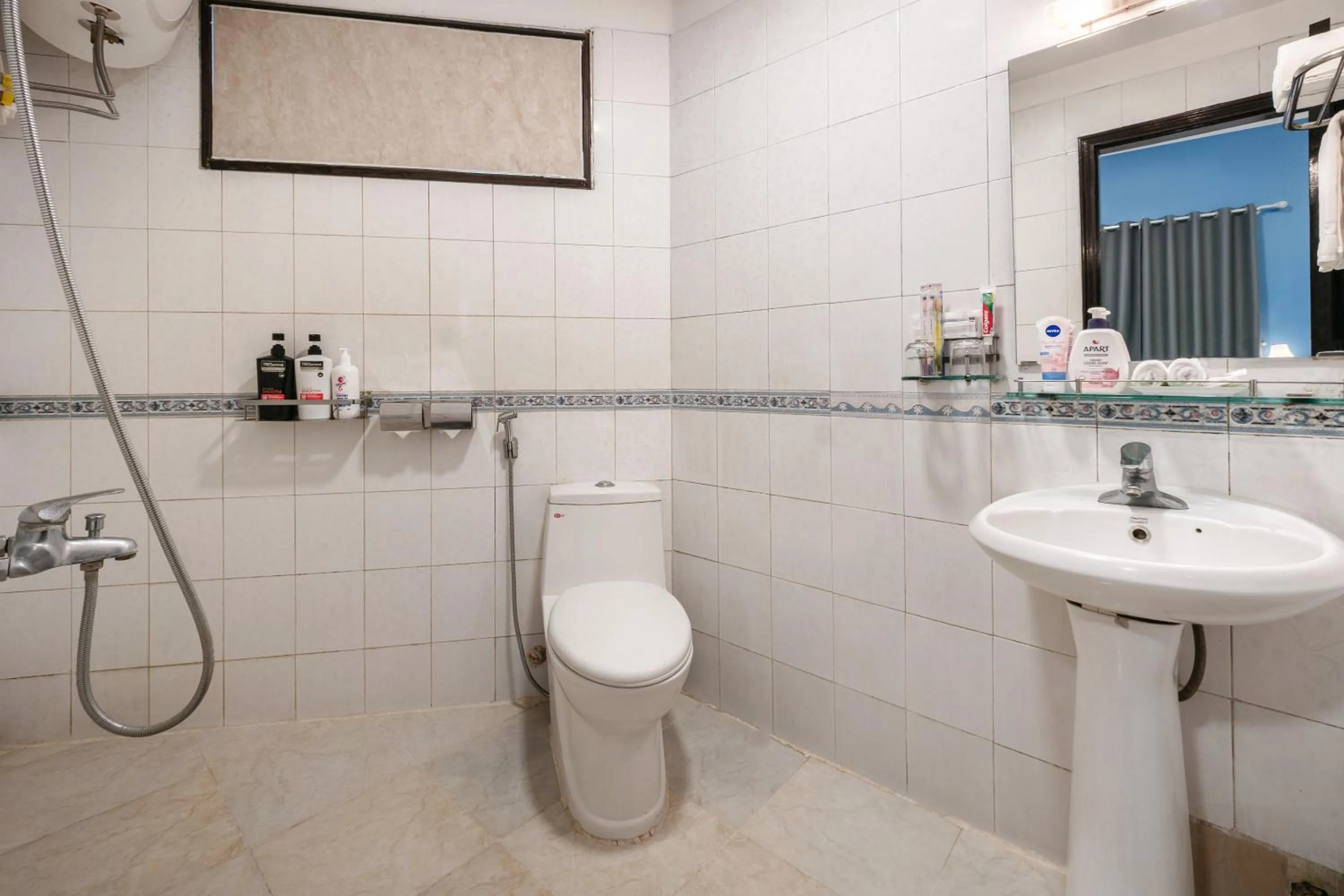 Shower in A25 Hotel - Đội Cấn 1