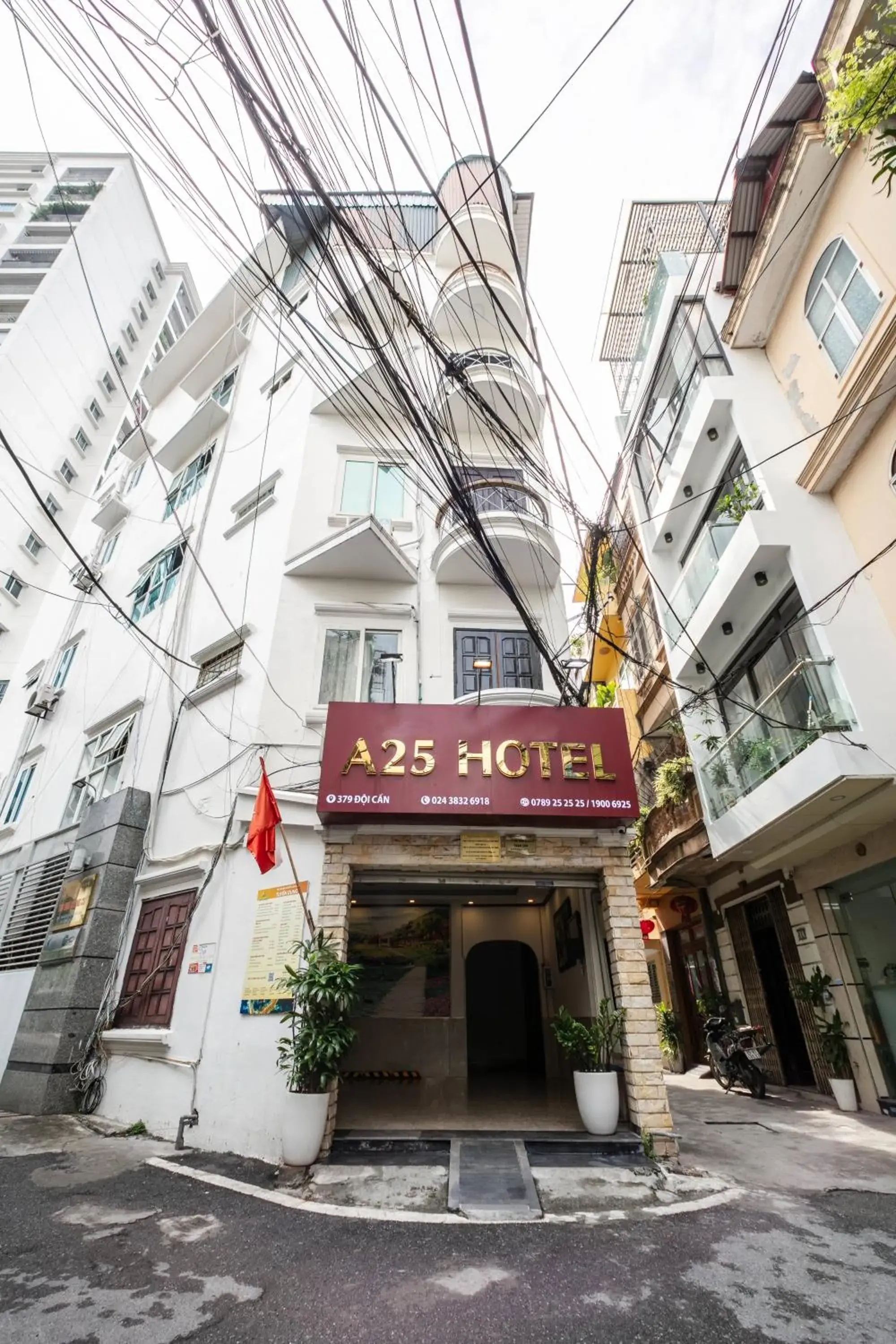 Property building in A25 Hotel - Đội Cấn 1 Property building in A25 Hotel - Đội Cấn 1