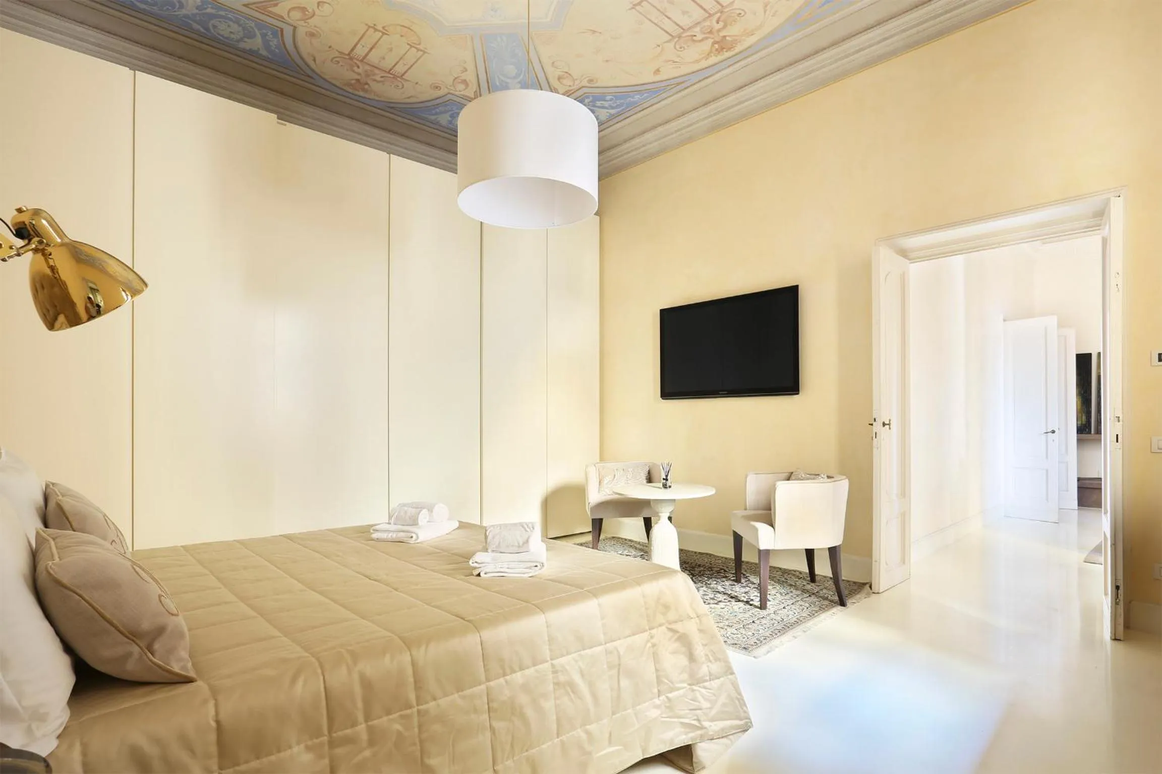 Bedroom in LUXURY suite with amazing Terrace in Florence-hosted by Sweetstay