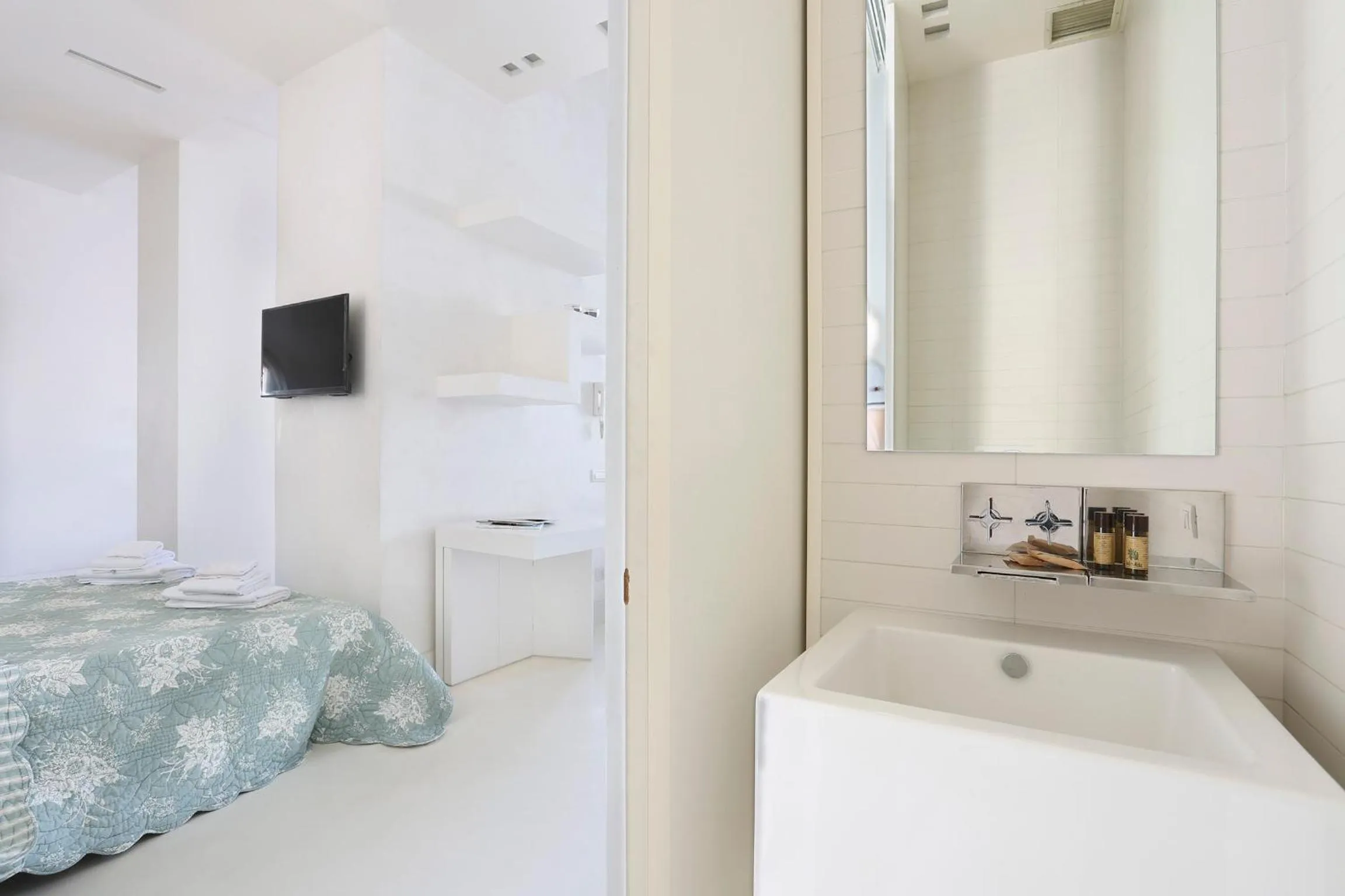 Bathroom in LUXURY suite with amazing Terrace in Florence-hosted by Sweetstay