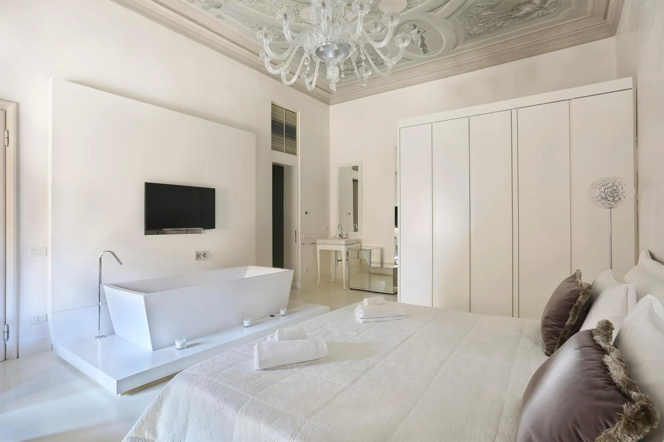 Bedroom in LUXURY suite with amazing Terrace in Florence-hosted by Sweetstay