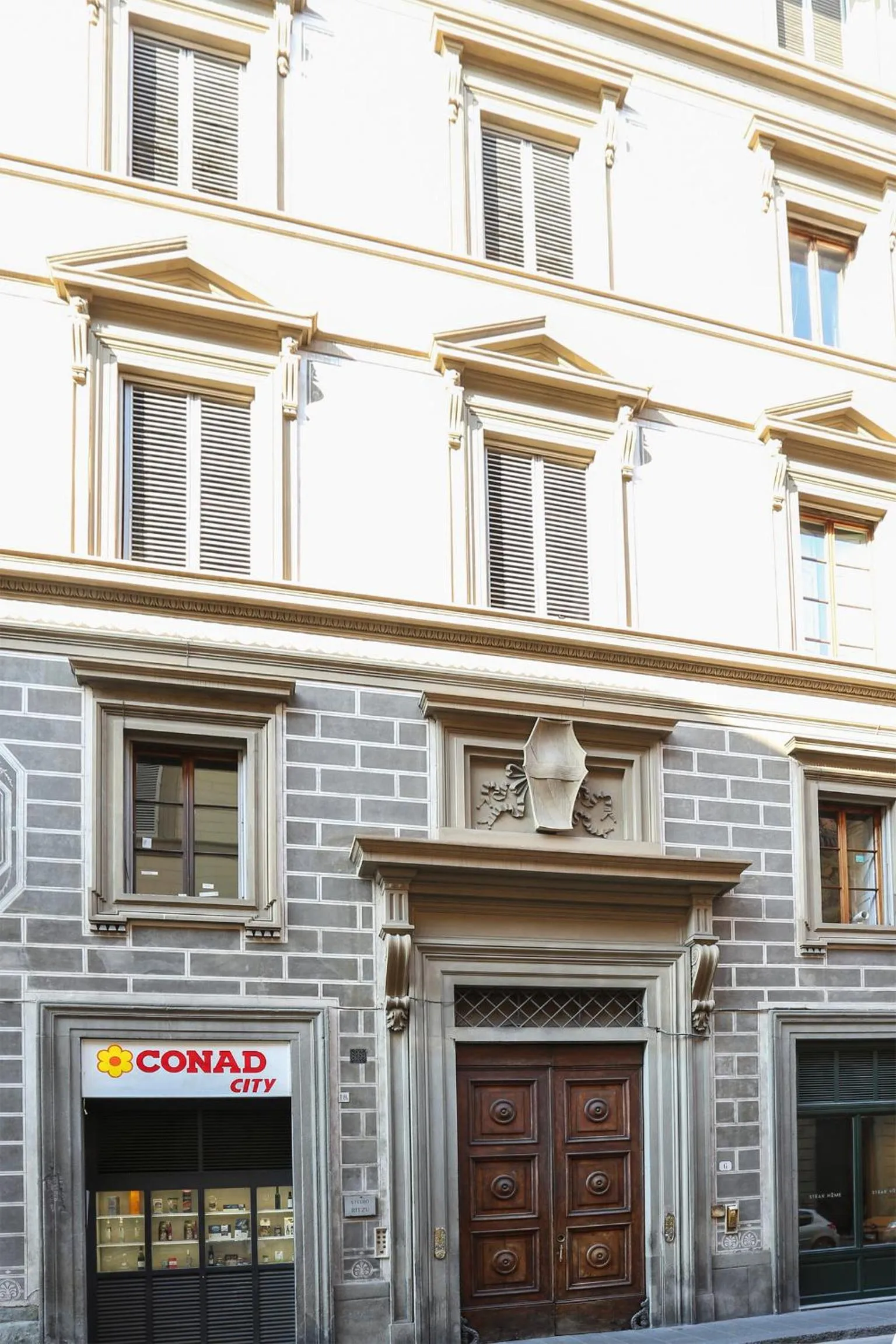 Facade/entrance in LUXURY suite with amazing Terrace in Florence-hosted by Sweetstay