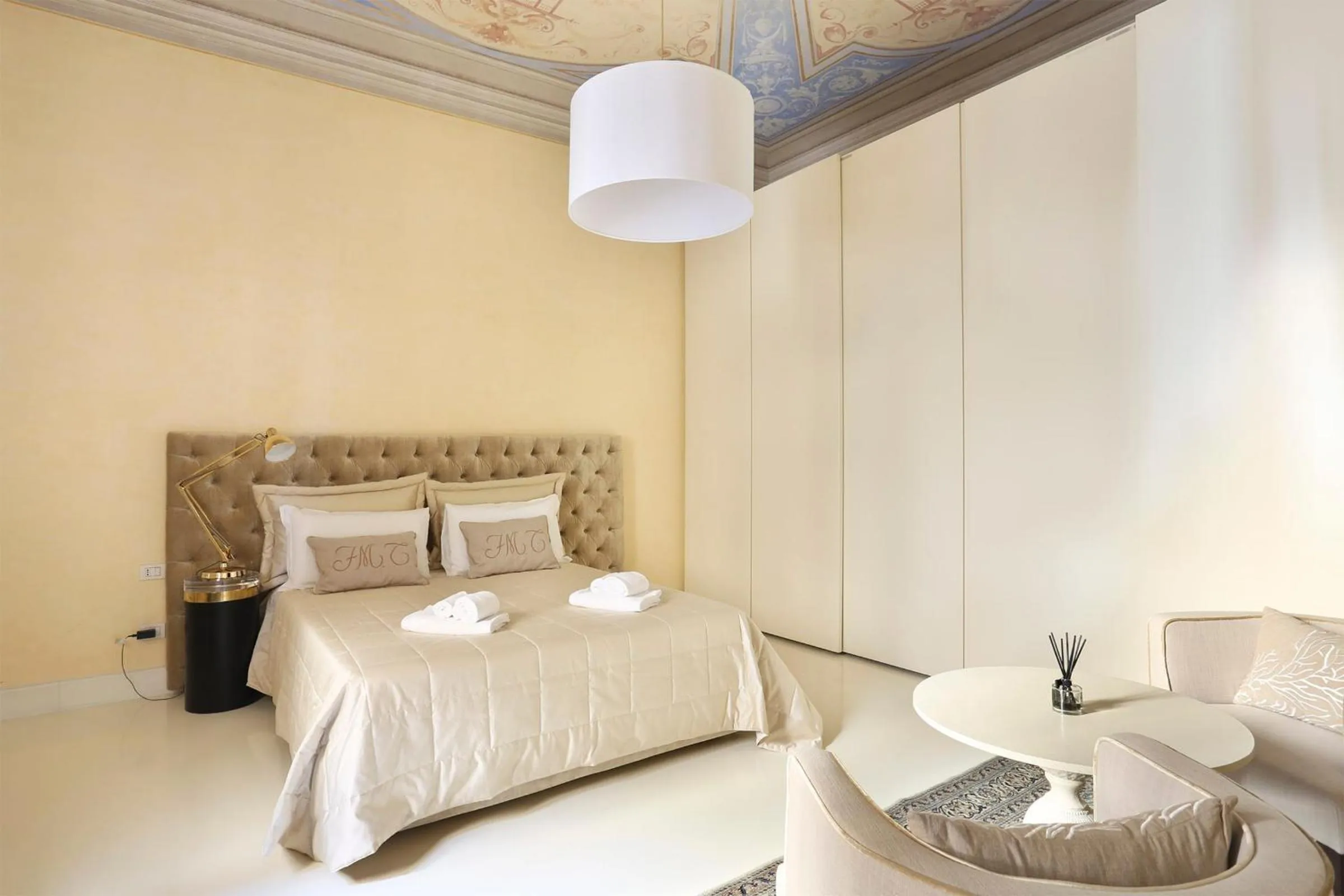 LUXURY suite with amazing Terrace in Florence-hosted by Sweetstay