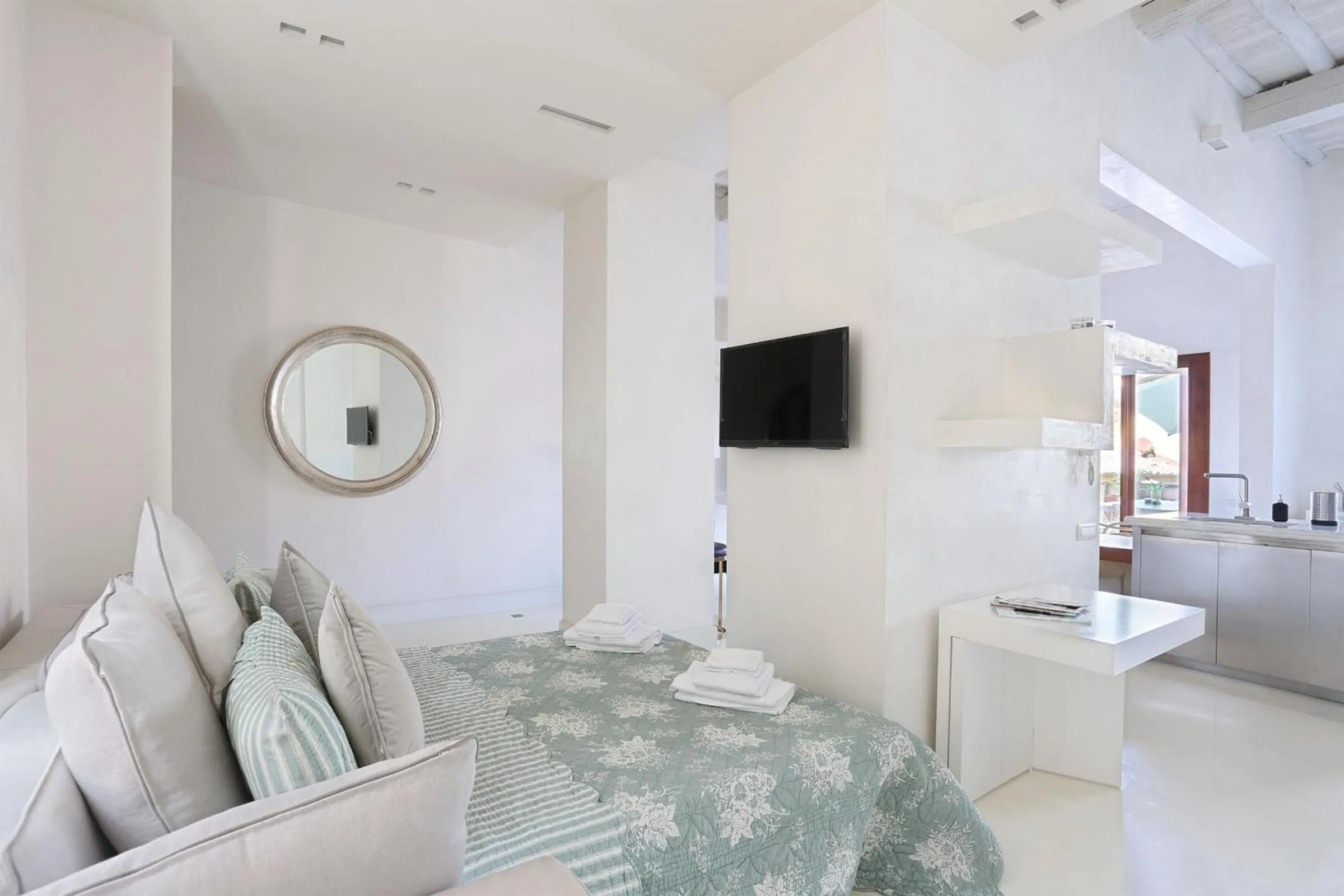 LUXURY suite with amazing Terrace in Florence-hosted by Sweetstay