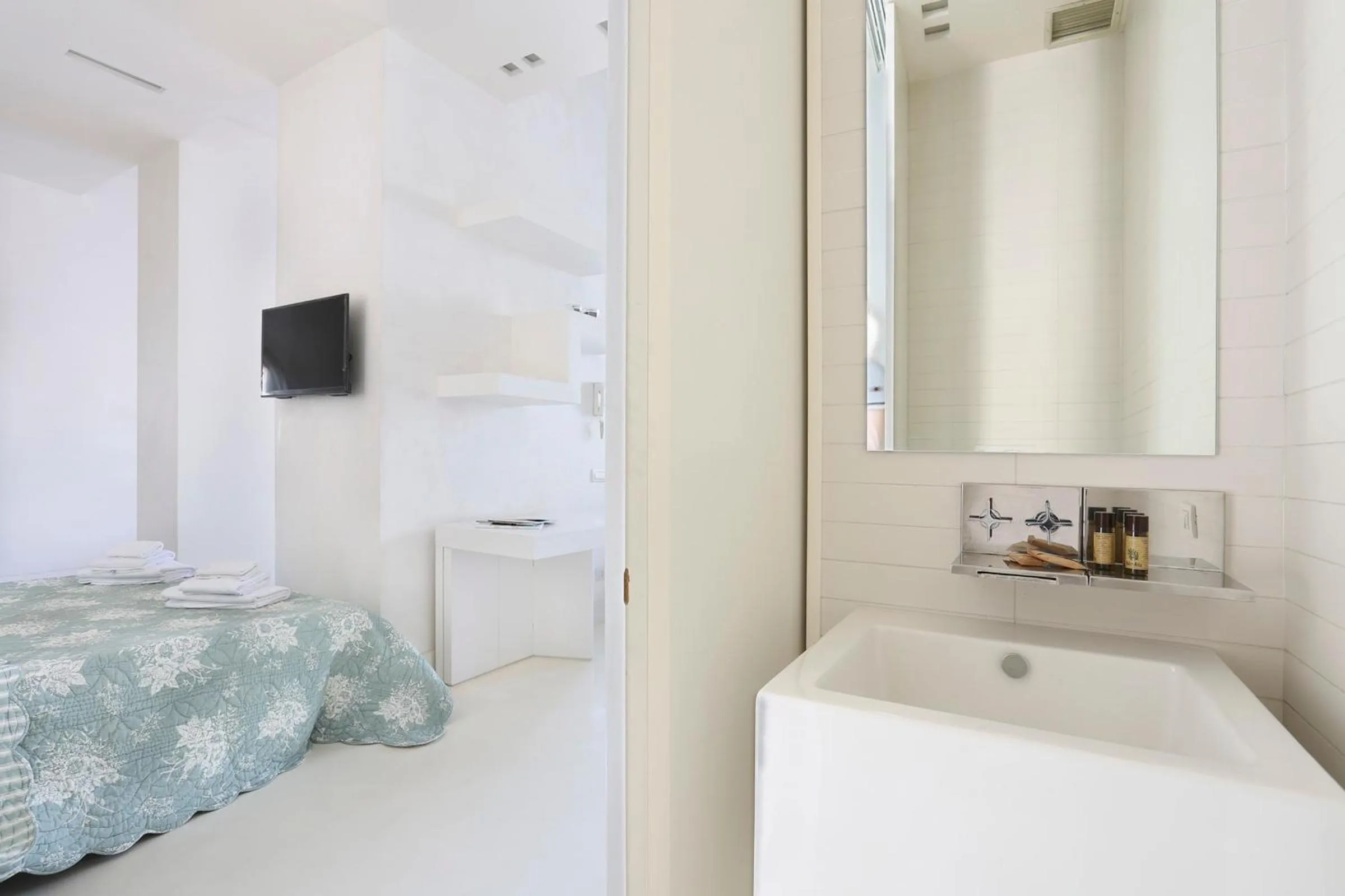 LUXURY suite with amazing Terrace in Florence-hosted by Sweetstay