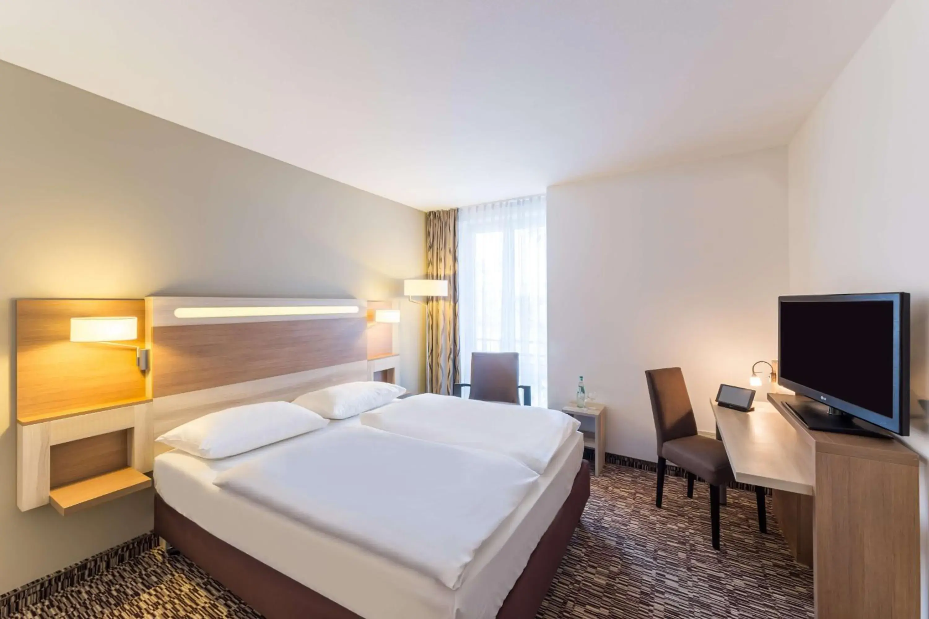 Photo of the whole room, Bed in Park Inn by Radisson Göttingen Photo of the whole room, Bed in Park Inn by Radisson Göttingen