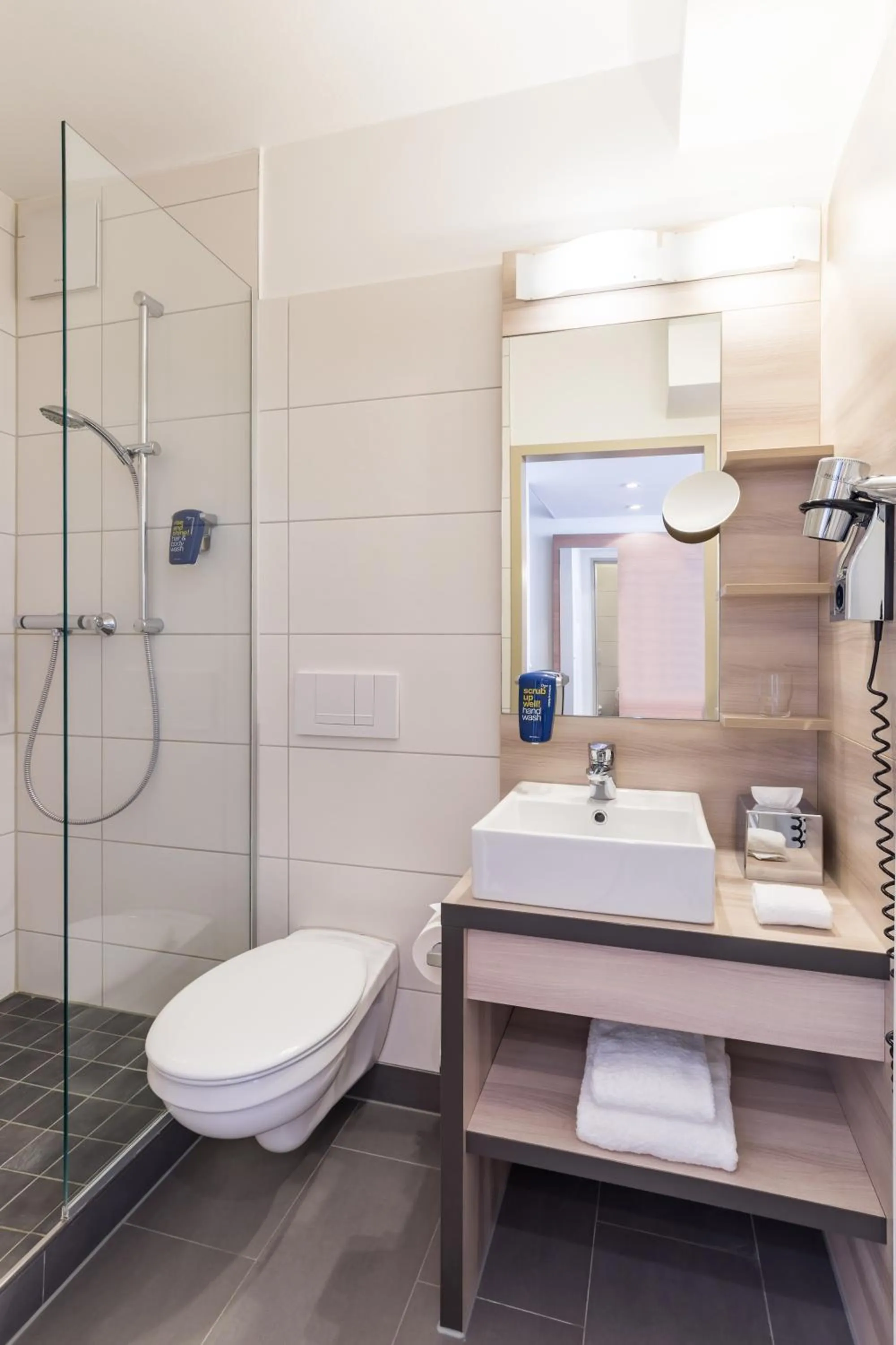 Toilet in Park Inn by Radisson Göttingen