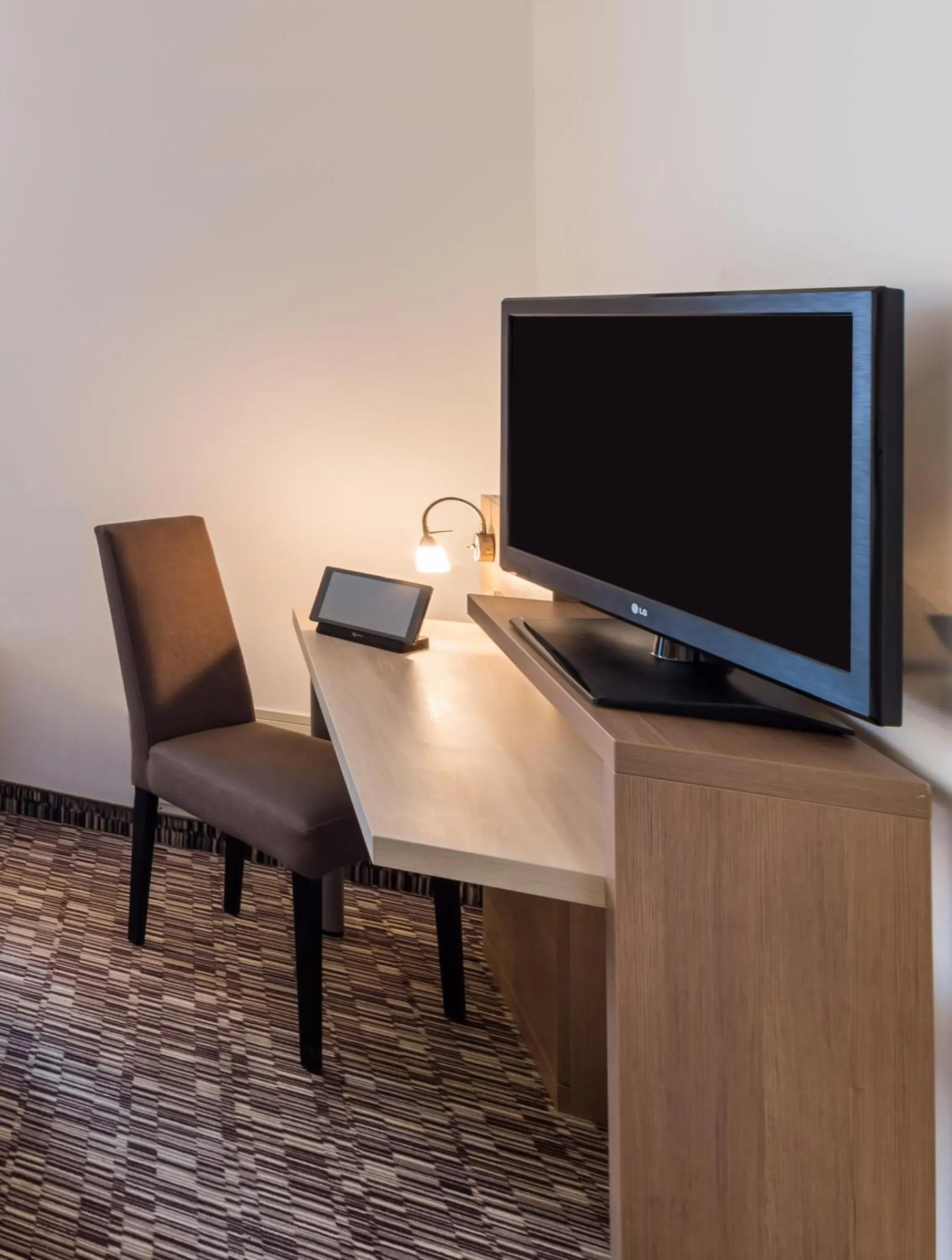 TV and multimedia in Park Inn by Radisson Göttingen
