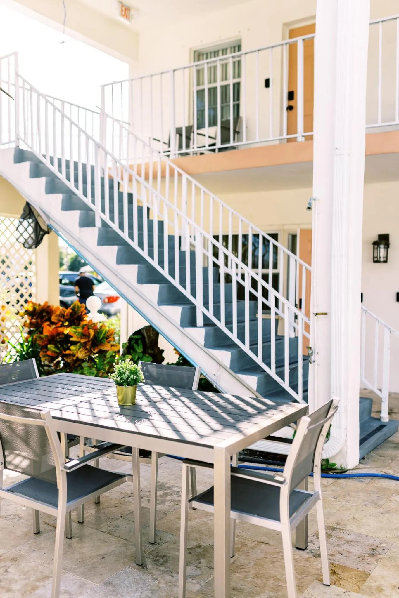 Patio in Beachside Gardens Apartments By Lowkl