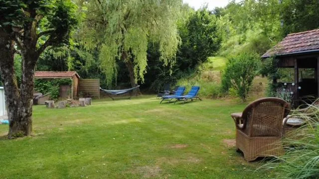 Garden in La Maison du Chevalier - Chambres et tables d'hôtes - adults only