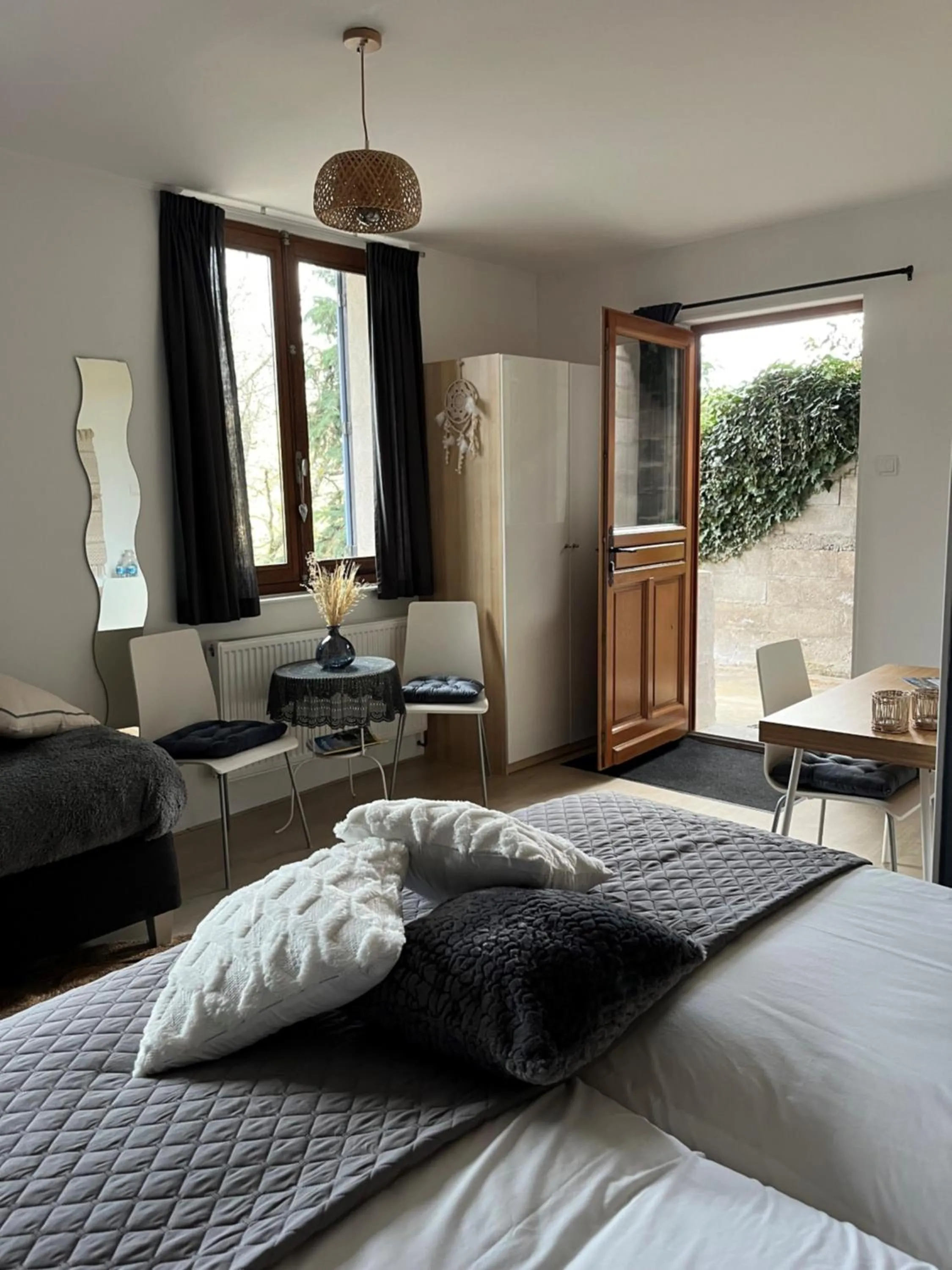 Shower, Bed in La Maison du Chevalier - Chambres et tables d'hôtes - adults only