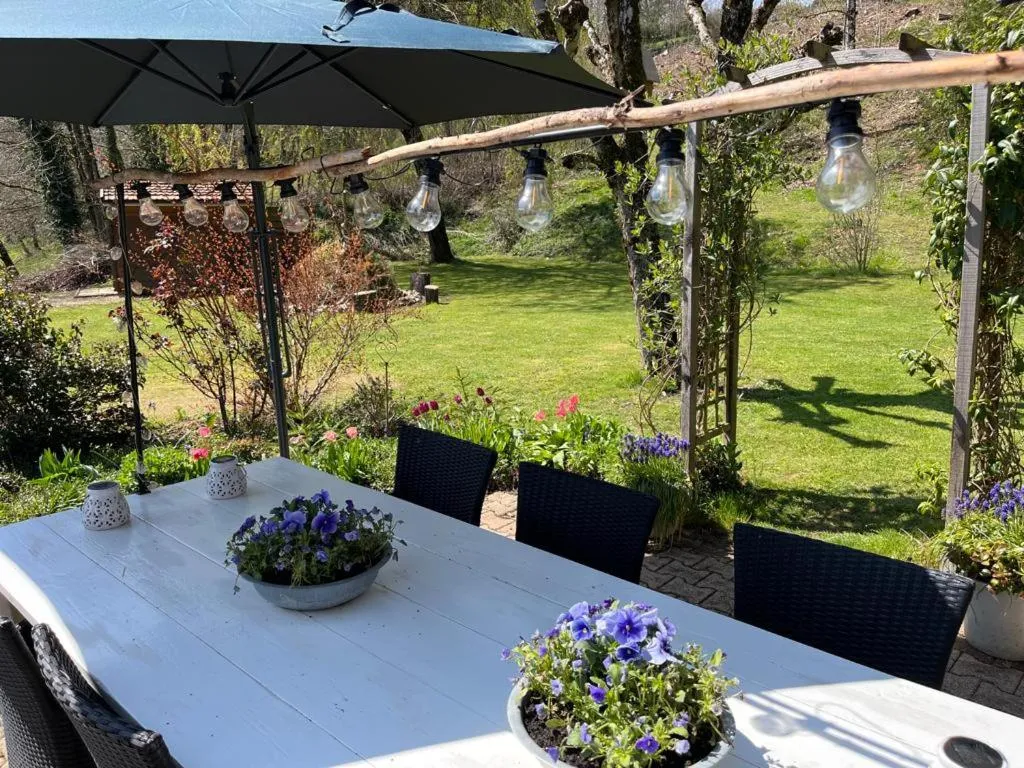 Property building in La Maison du Chevalier - Chambres et tables d'hôtes - adults only