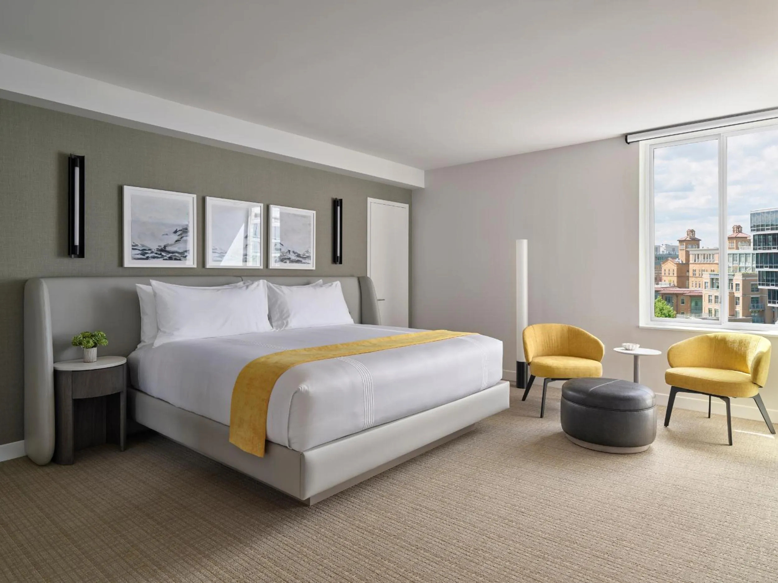 Bedroom, Bed in Hotel AKA Washington Circle