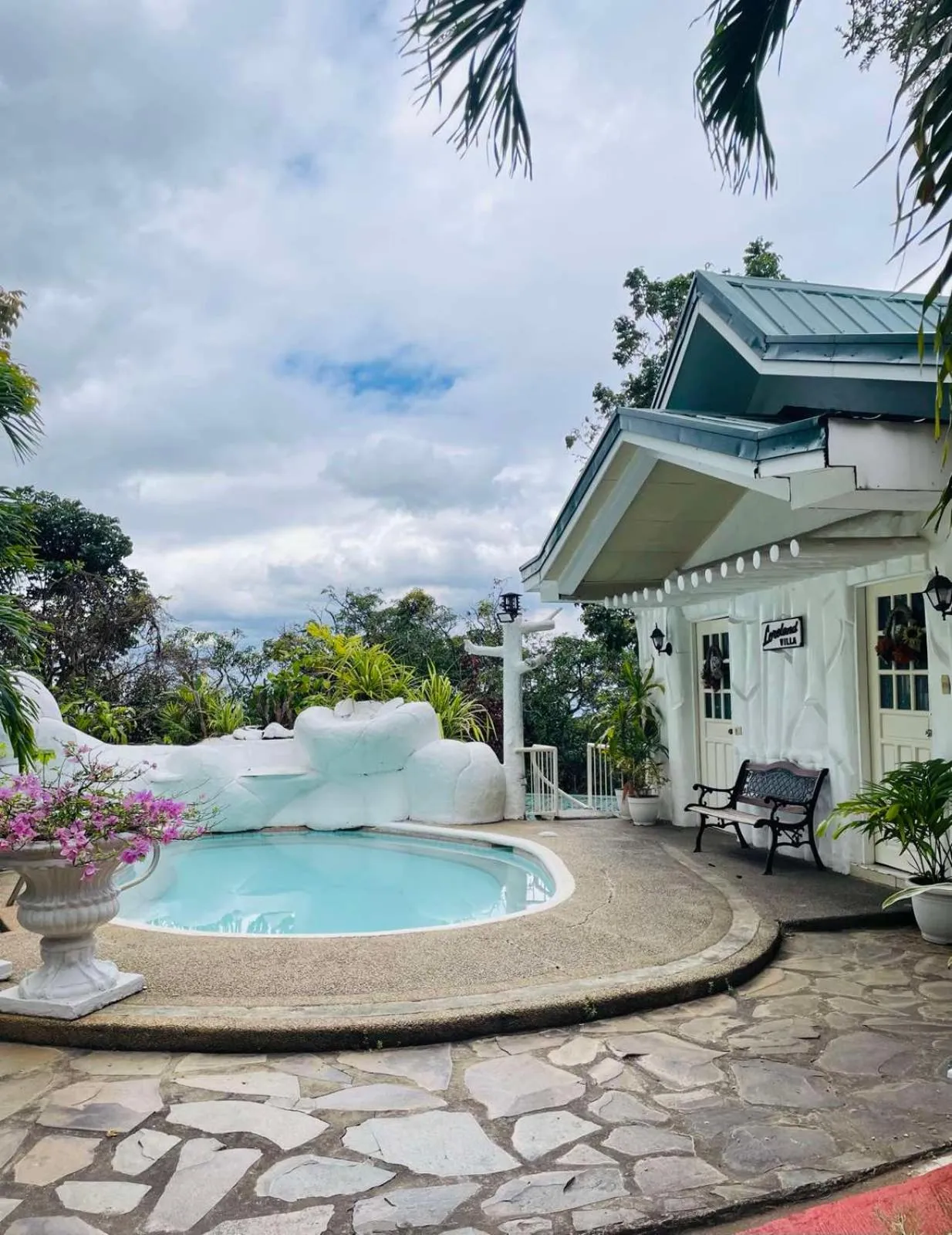Swimming pool in Loreland Farm Resort