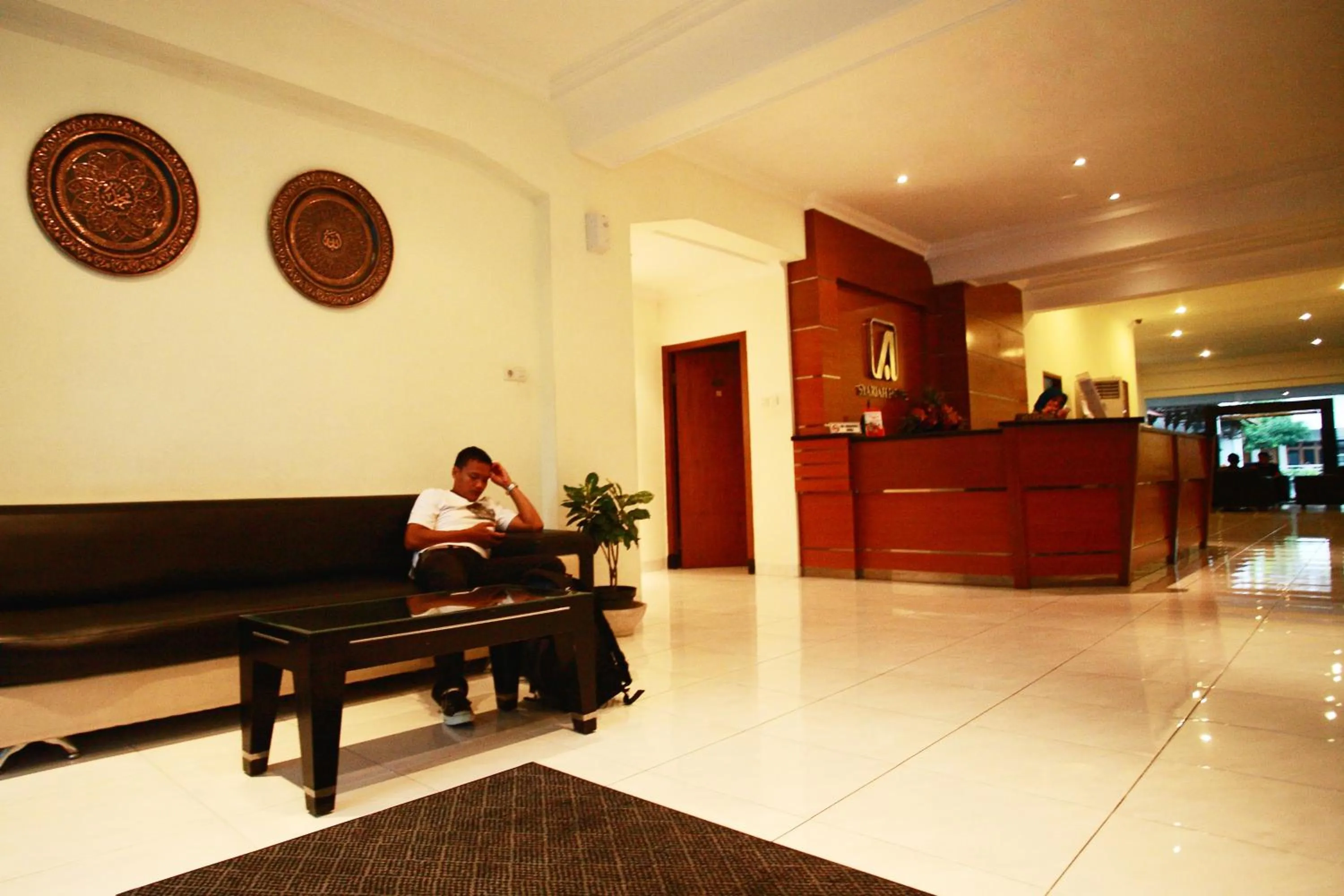 Lobby or reception in Syariah Arini Hotel