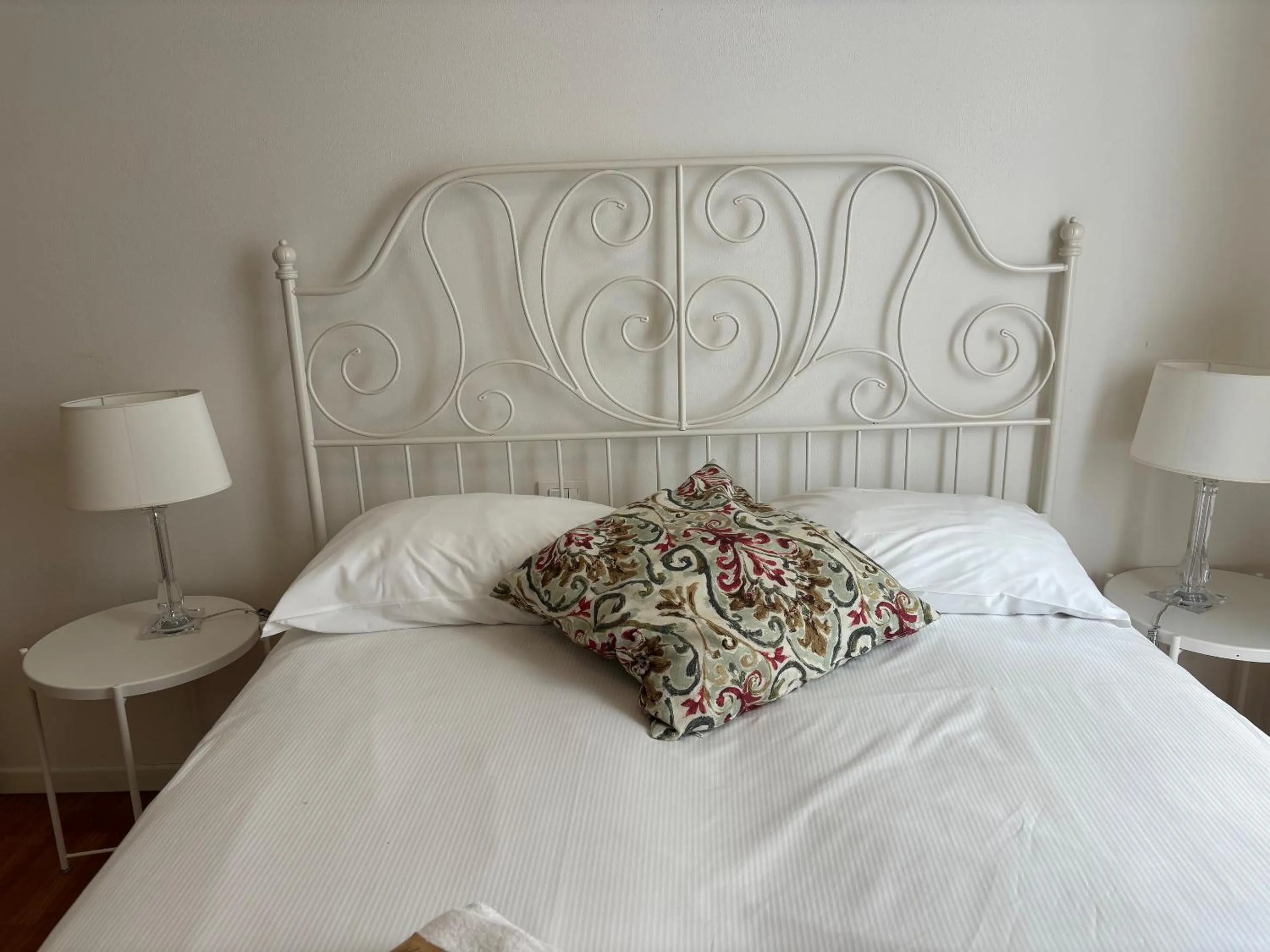 Decorative detail, Bed in AD Verona flat
