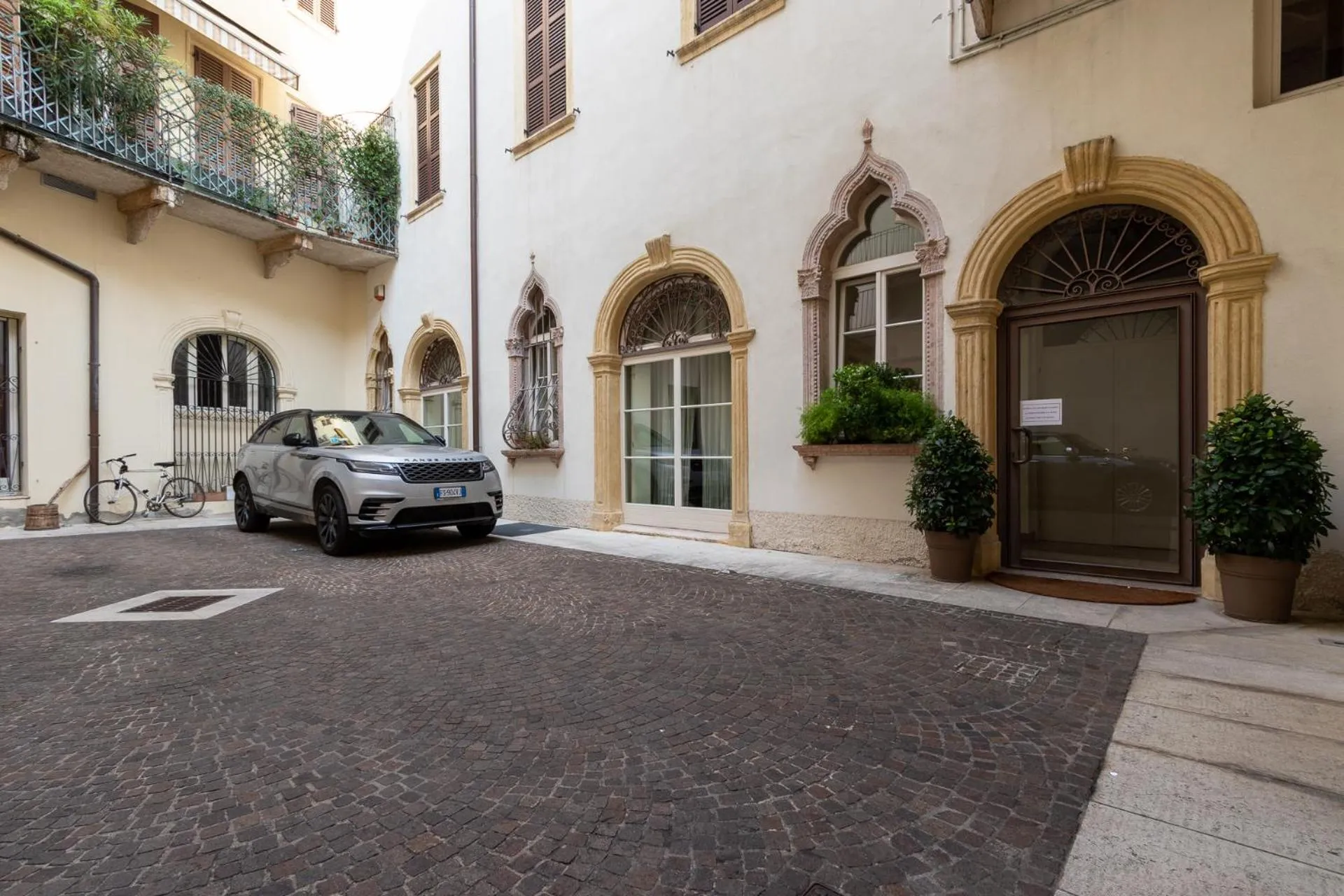 Property building in AD Verona flat