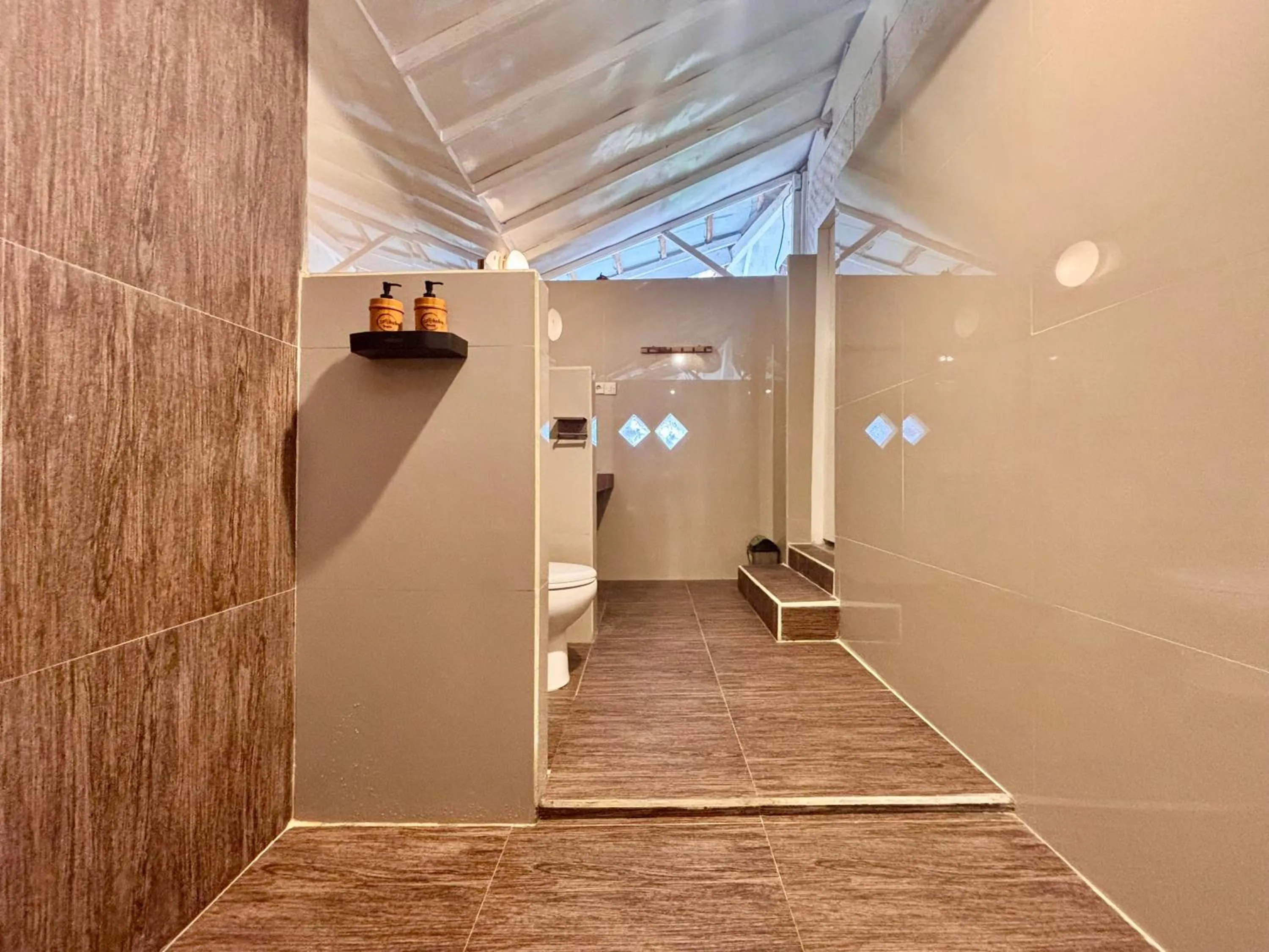 Toilet in Alibaba Bungalows