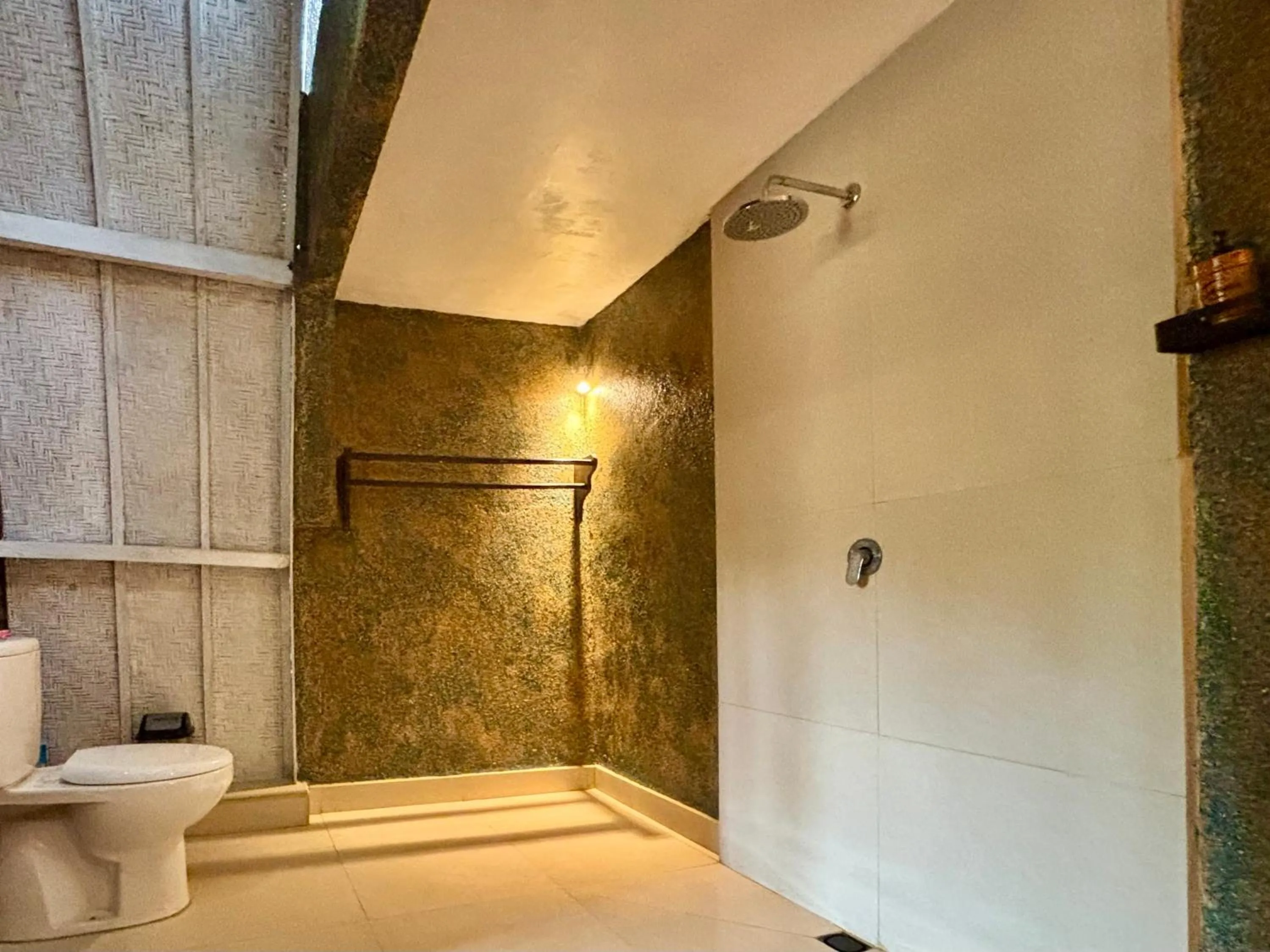 Toilet in Alibaba Bungalows