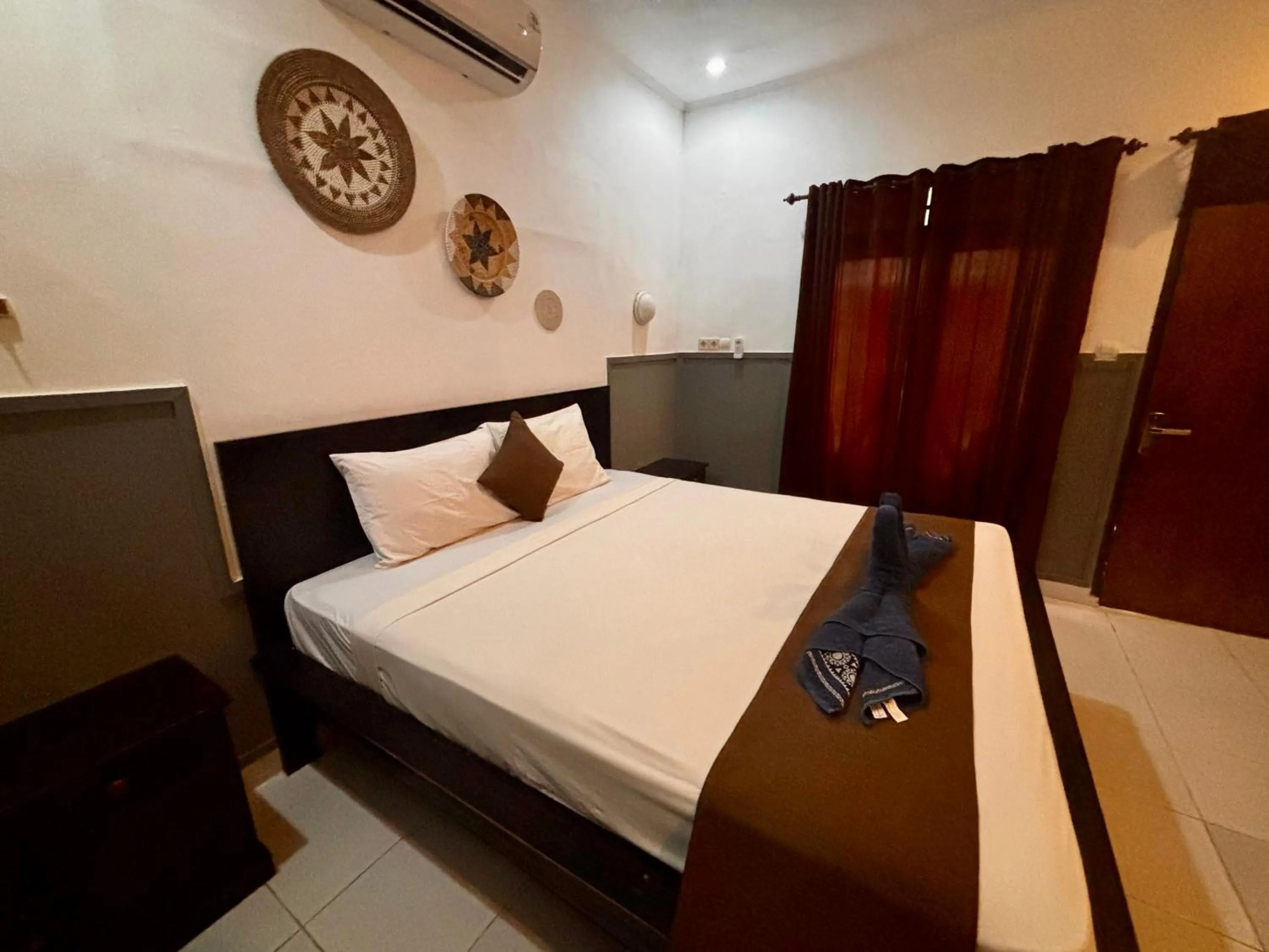 Bedroom, Bed in Alibaba Bungalows