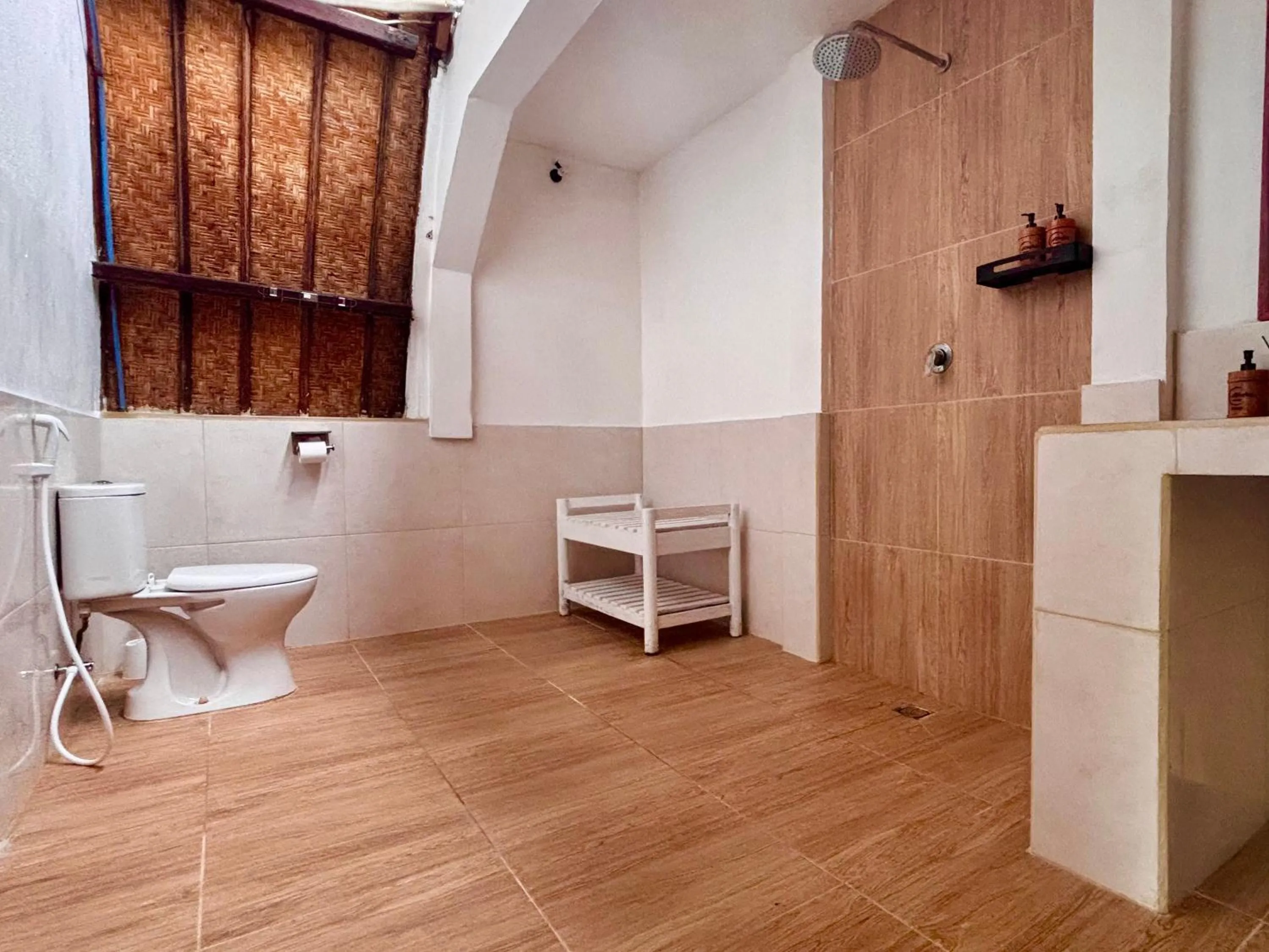 Toilet in Alibaba Bungalows