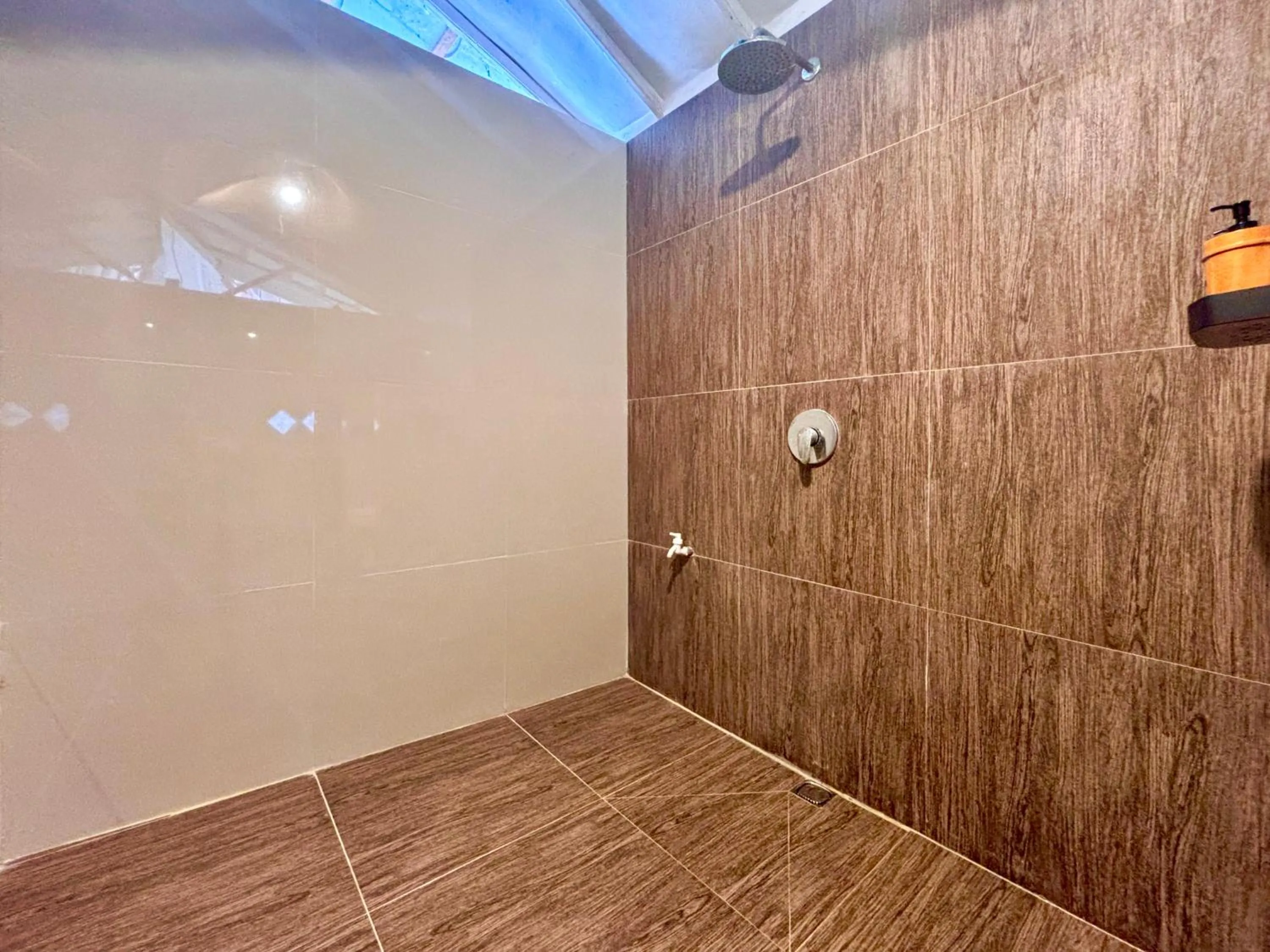 Toilet in Alibaba Bungalows