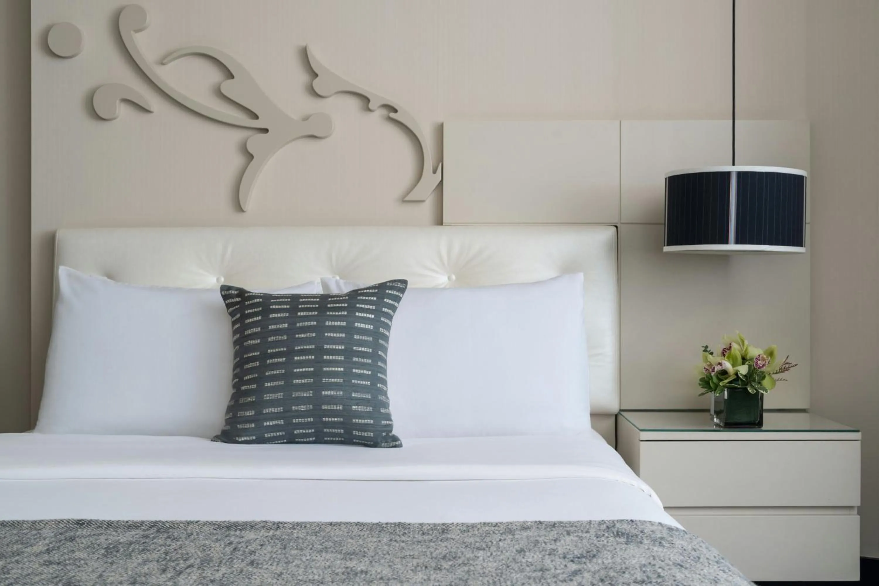 Photo of the whole room, Bed in THE MIDLAND HOTEL, Chicago, a Tribute Portfolio Hotel