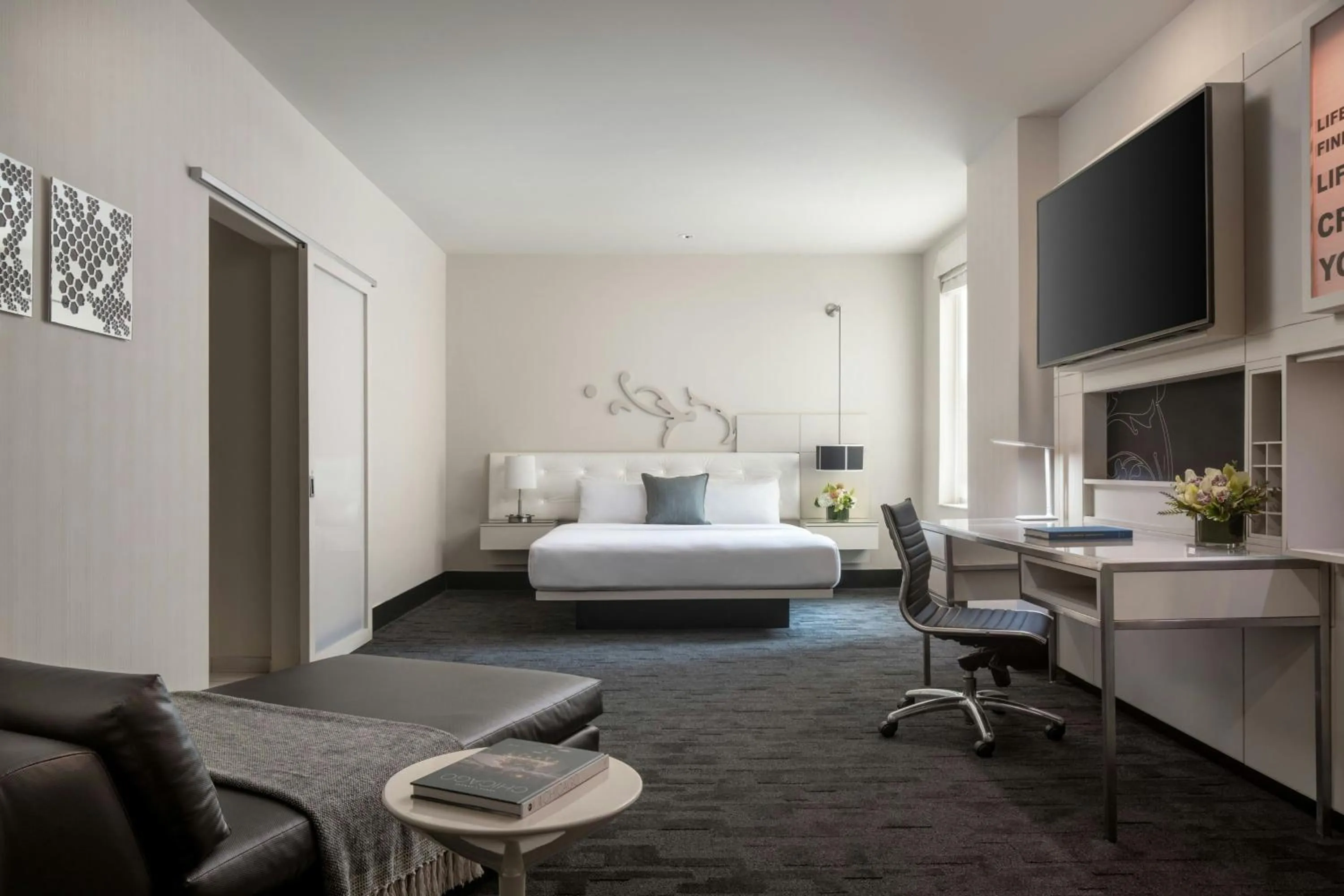 Photo of the whole room, Bed in THE MIDLAND HOTEL, Chicago, a Tribute Portfolio Hotel