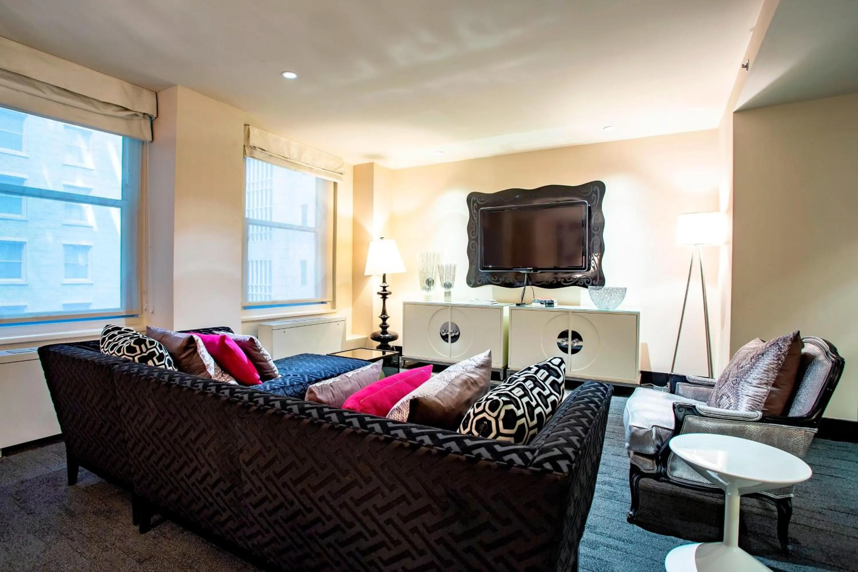 Bedroom in THE MIDLAND HOTEL, Chicago, a Tribute Portfolio Hotel