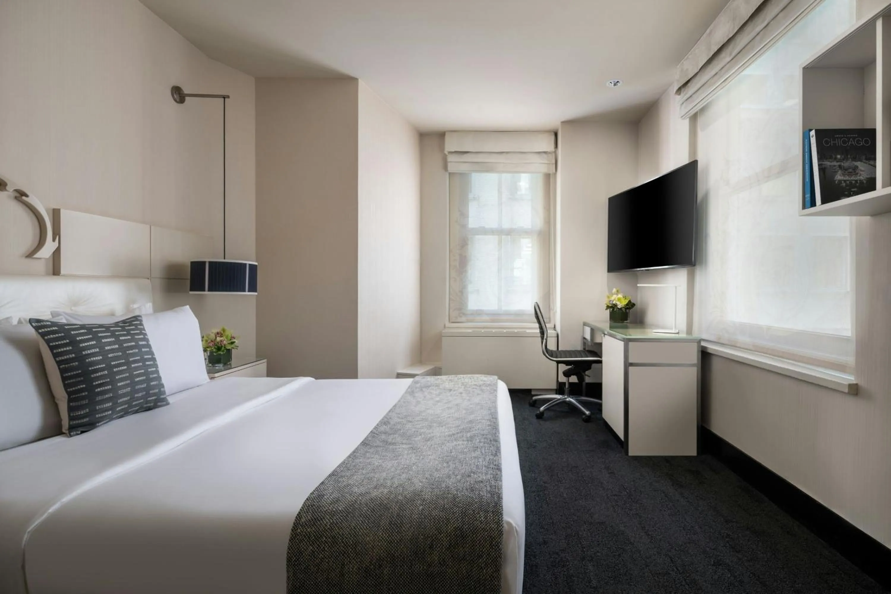 Photo of the whole room, Bed in THE MIDLAND HOTEL, Chicago, a Tribute Portfolio Hotel