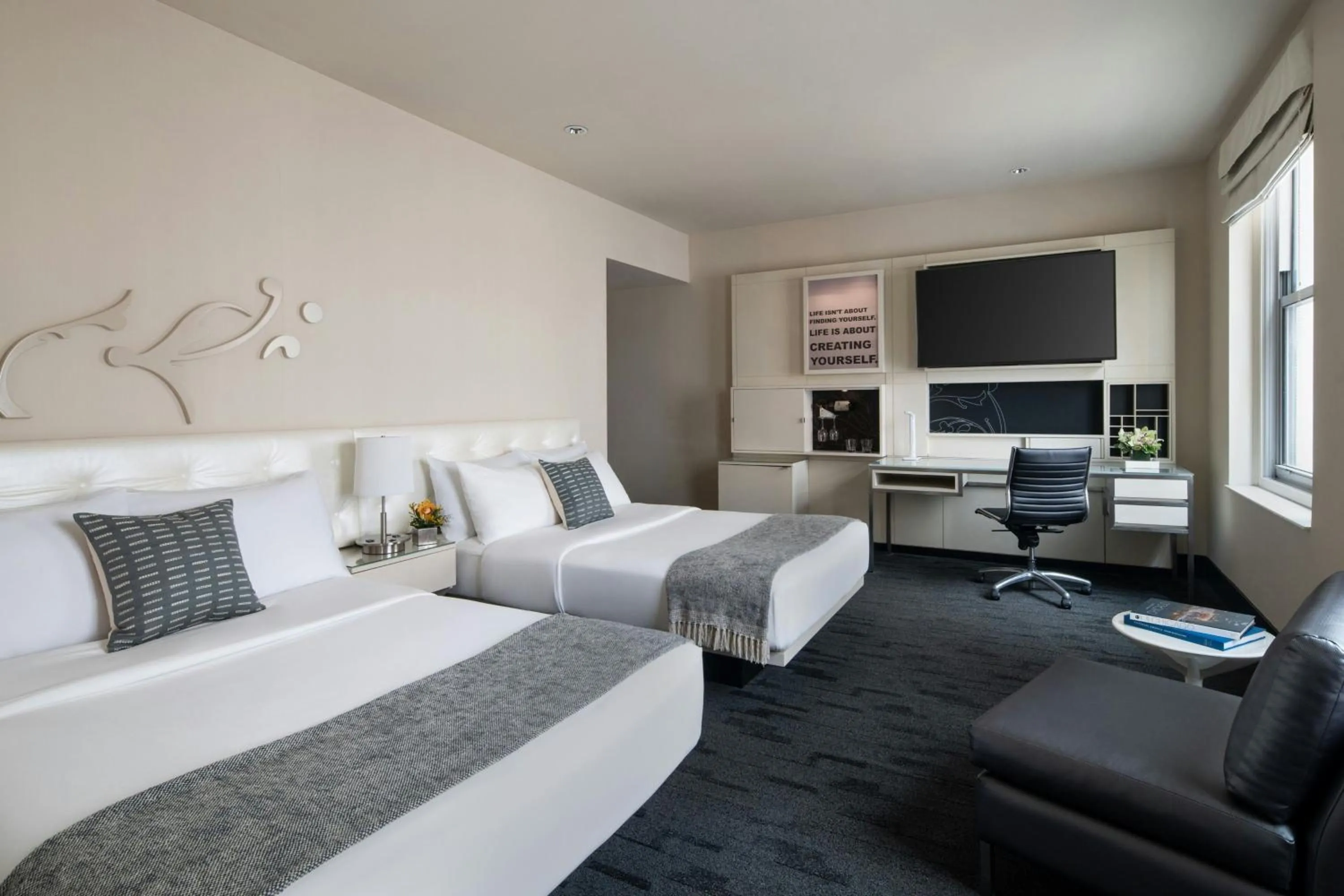 Photo of the whole room, Bed in THE MIDLAND HOTEL, Chicago, a Tribute Portfolio Hotel