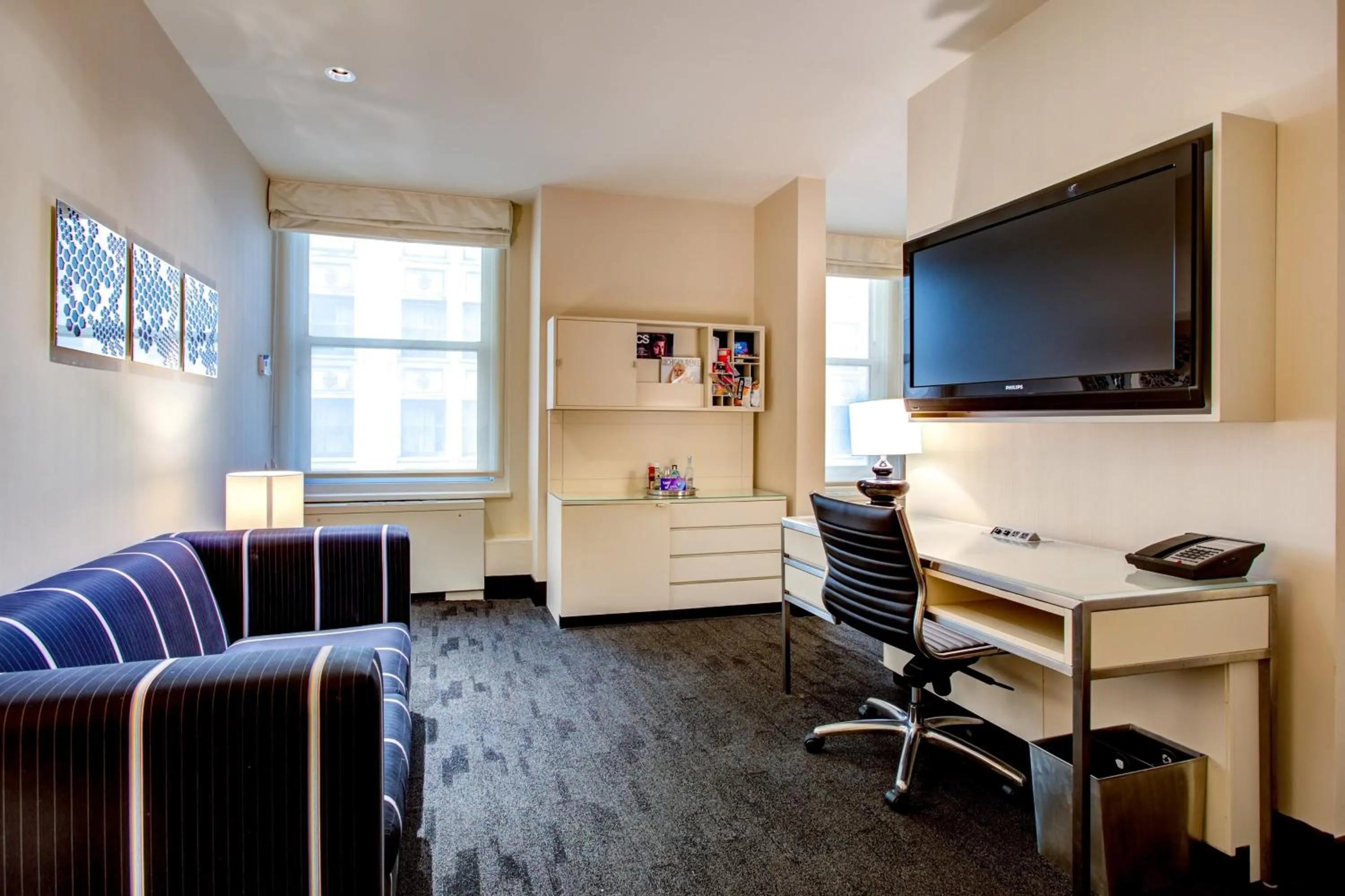 Bedroom in THE MIDLAND HOTEL, Chicago, a Tribute Portfolio Hotel