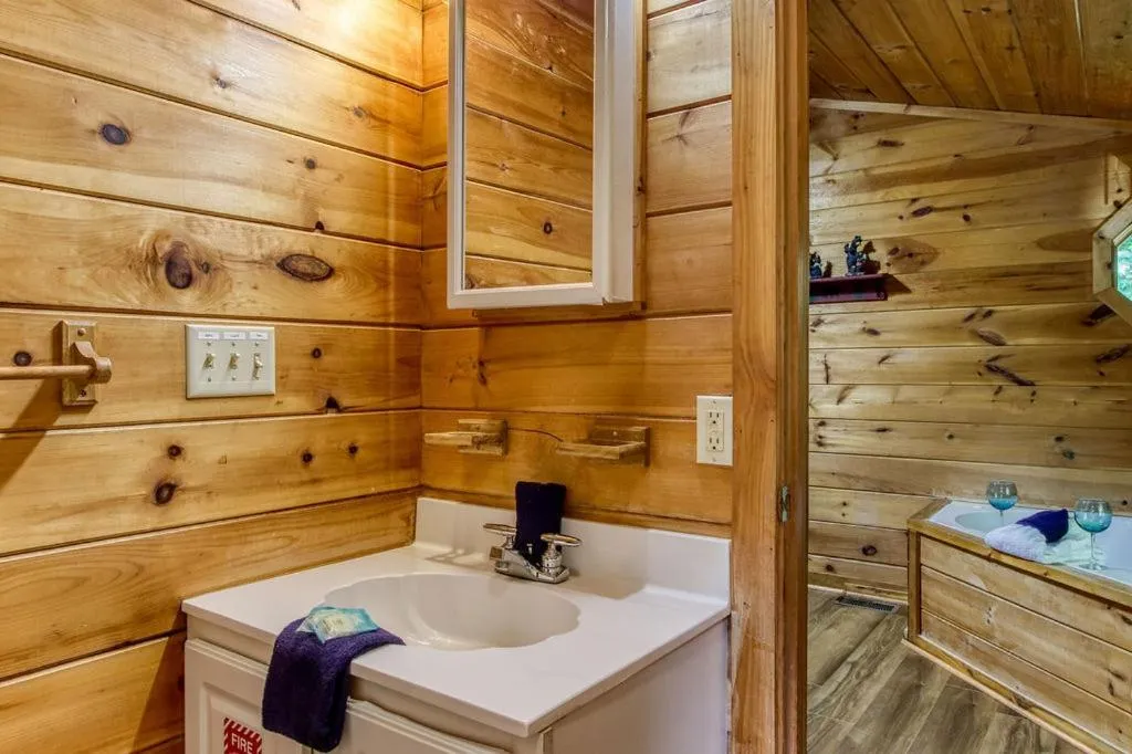 Sugar Bear Lodge, Hot Tub, WIFI, 560 FREE tickets each paid day