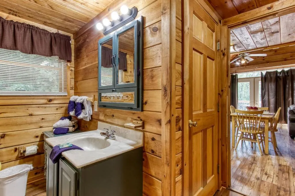 Sugar Bear Lodge, Hot Tub, WIFI, 560 FREE tickets each paid day