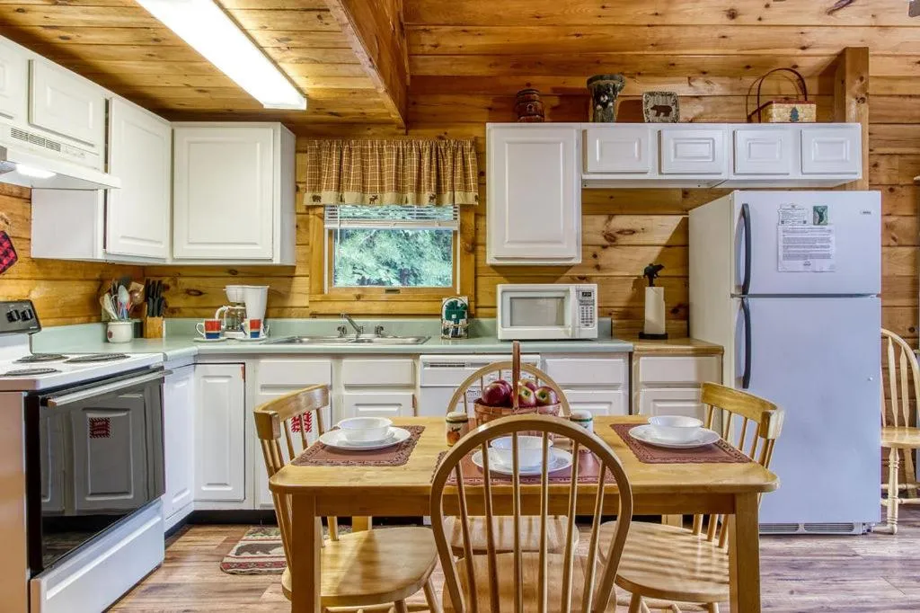 Sugar Bear Lodge, Hot Tub, WIFI, 560 FREE tickets each paid day