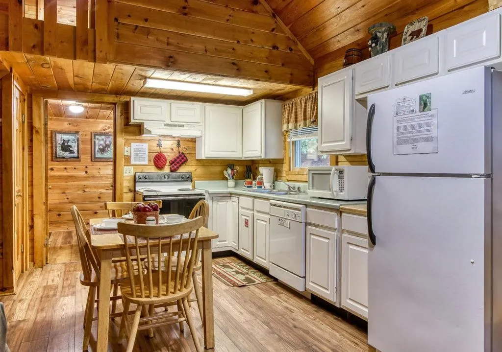 Sugar Bear Lodge, Hot Tub, WIFI, 560 FREE tickets each paid day