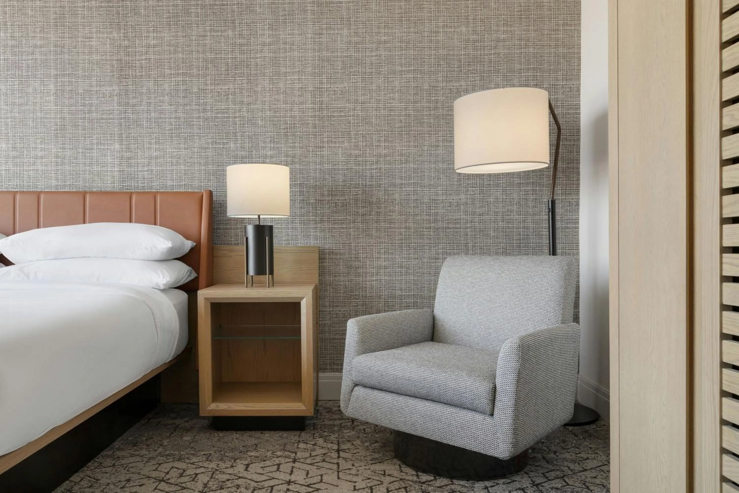 Photo of the whole room, Bed in Sheraton Charlotte Hotel