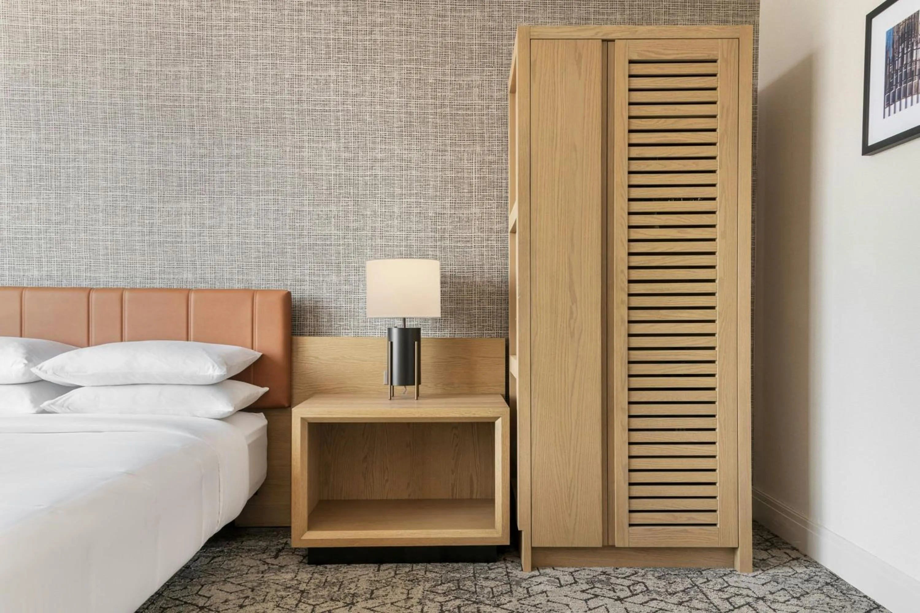 Photo of the whole room, Bed in Sheraton Charlotte Hotel