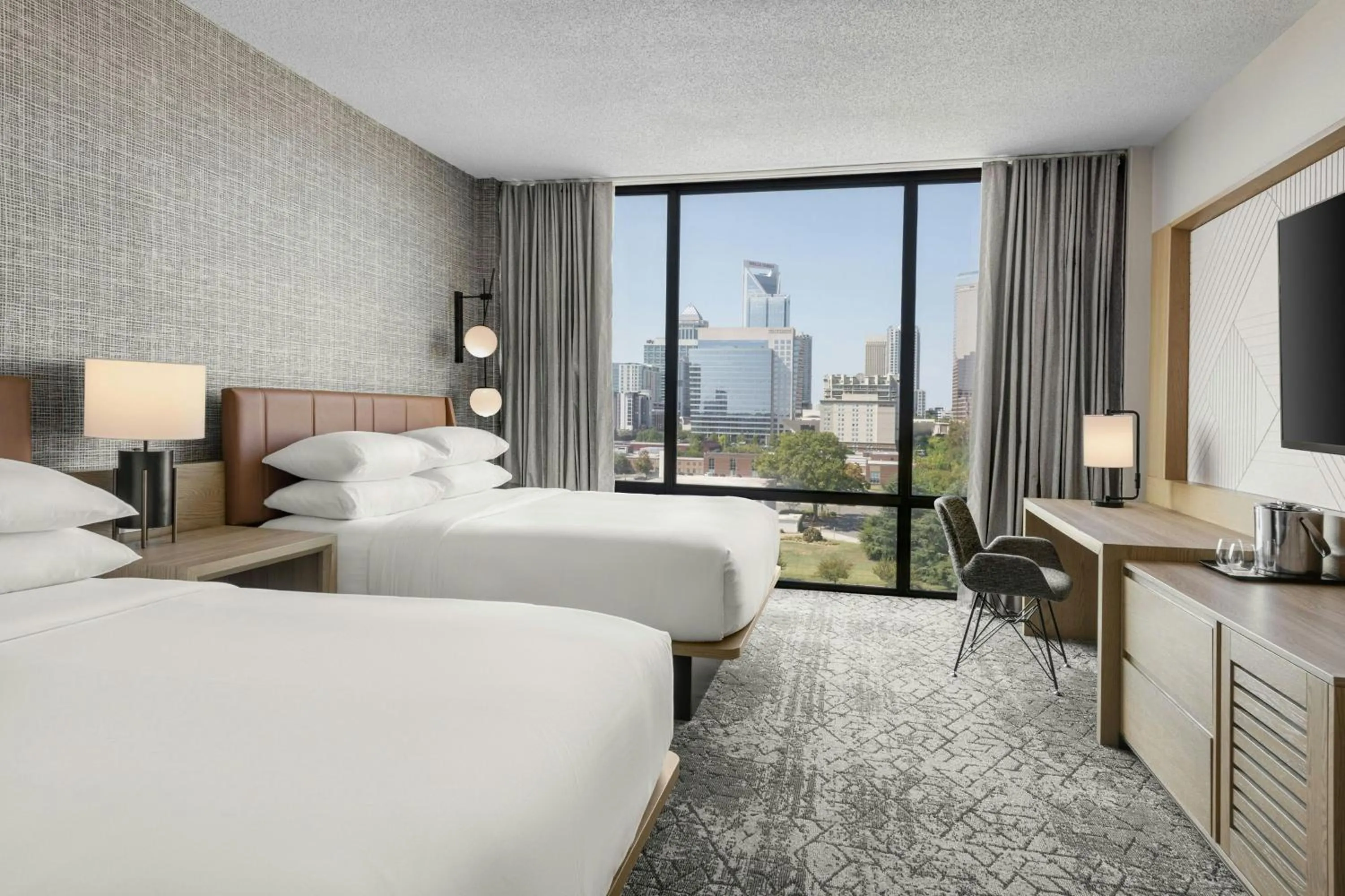 Photo of the whole room, Bed in Sheraton Charlotte Hotel