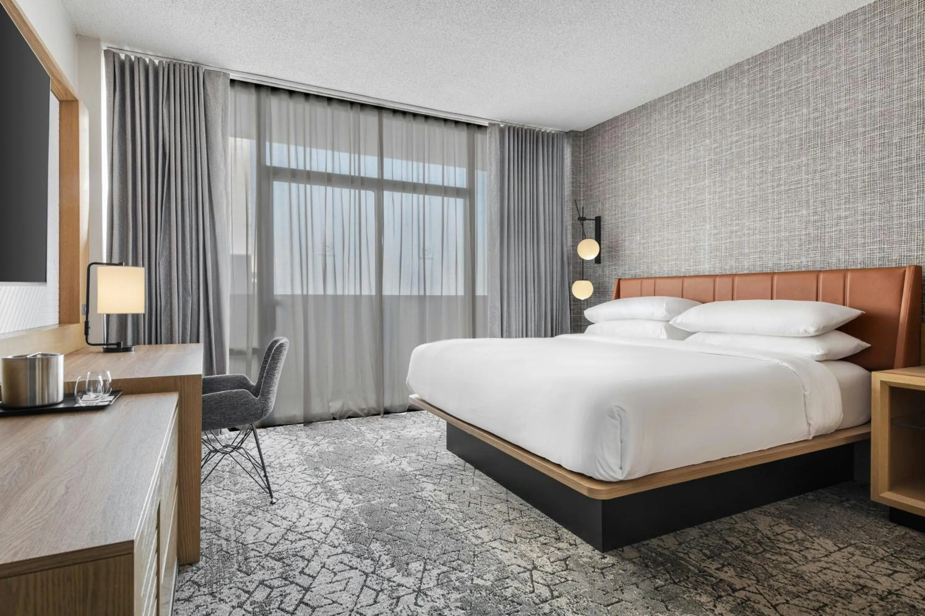 Bedroom, Bed in Sheraton Charlotte Hotel