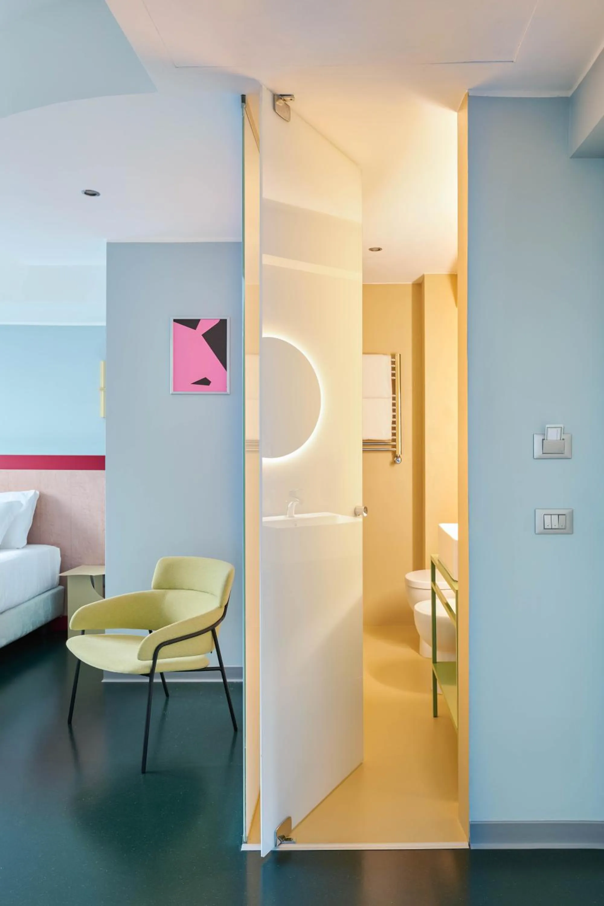 Bathroom, Bed in Moderno Hotel Roma