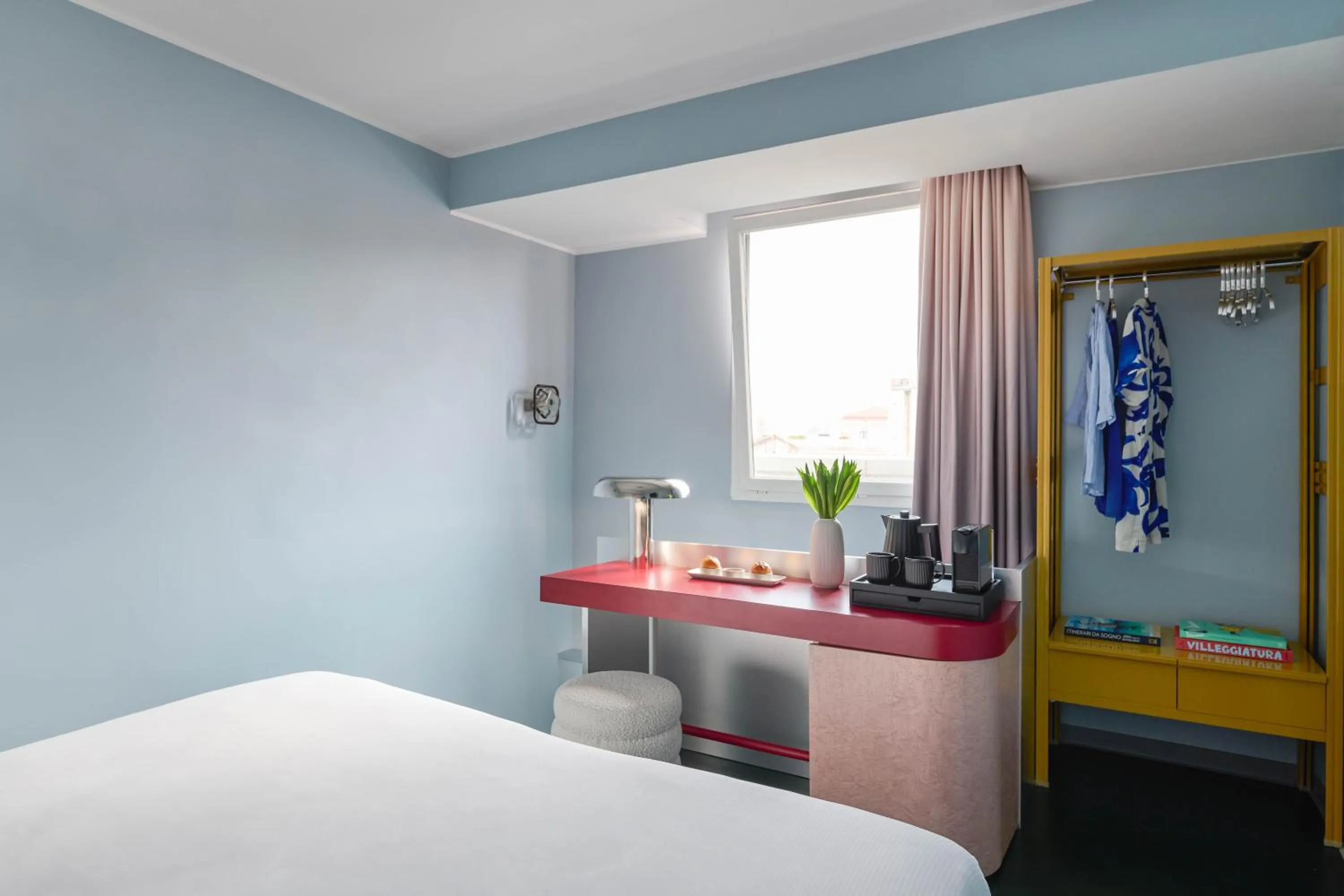 Coffee/tea facilities, Bed in Moderno Hotel Roma