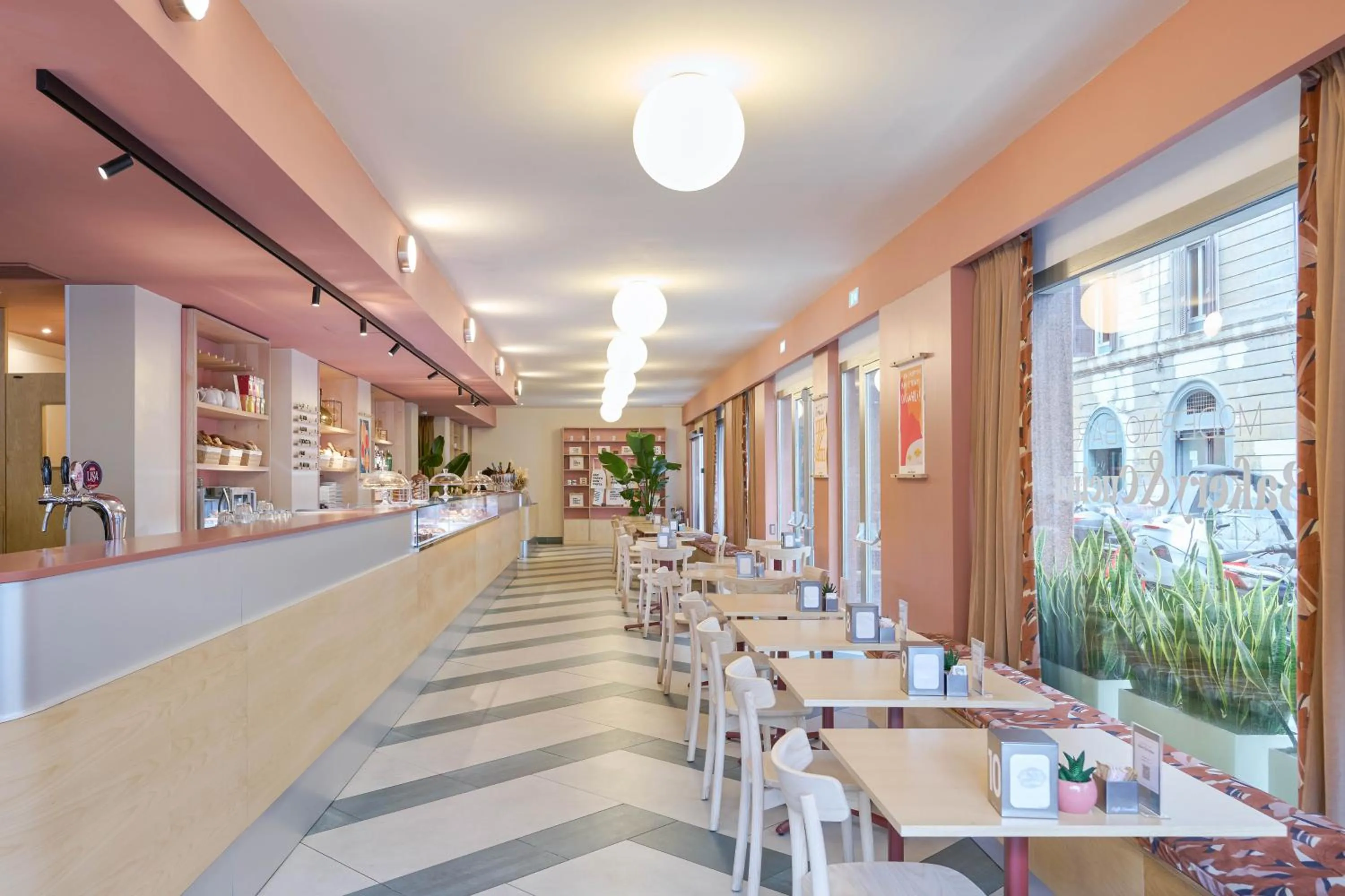 Restaurant/places to eat in Moderno Hotel Roma