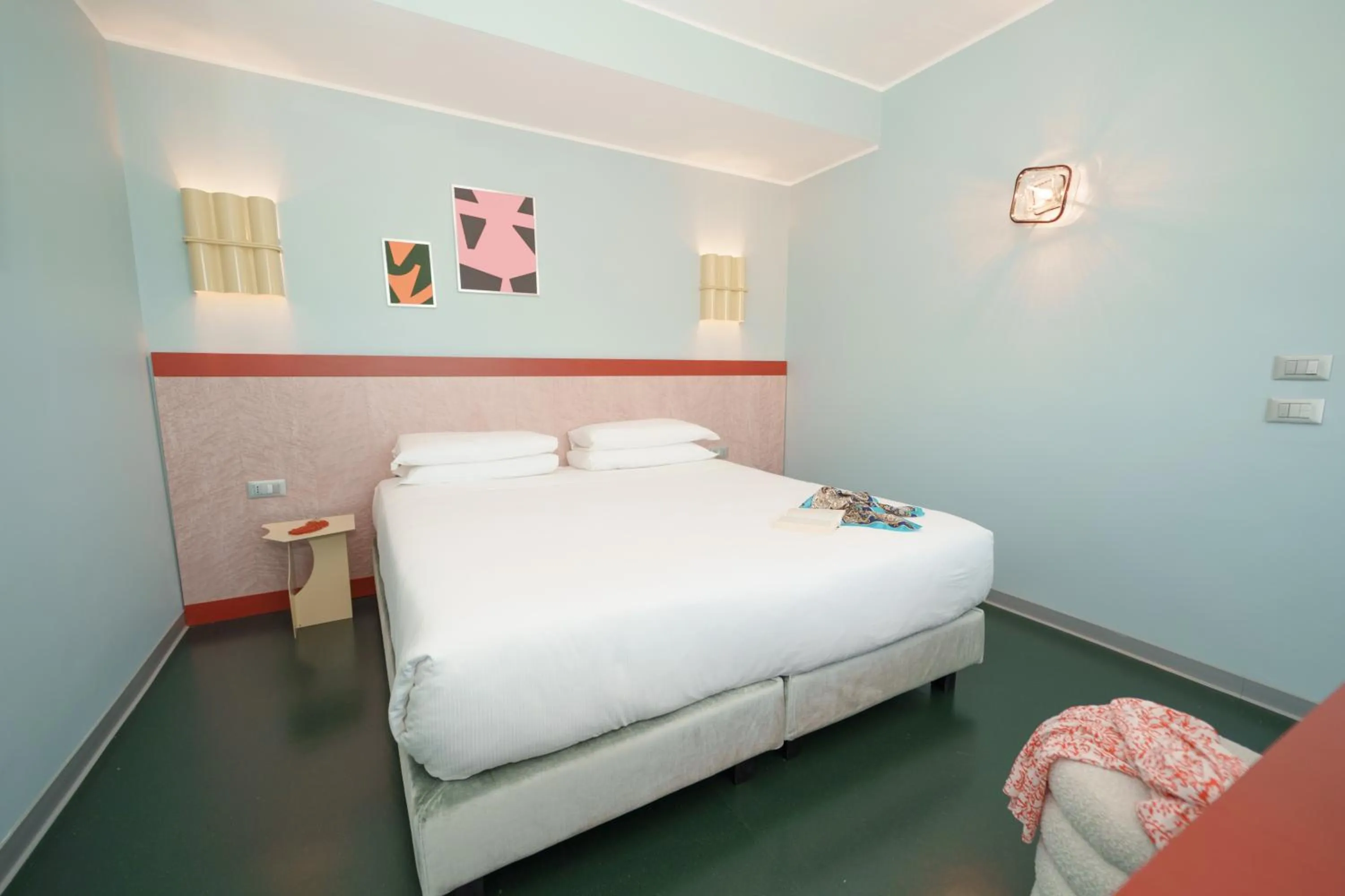 Bed in Moderno Hotel Roma