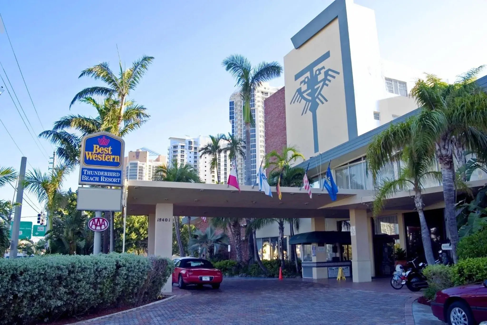 Facade/entrance, Property Logo/Sign in Thunderbird Beach Hotel