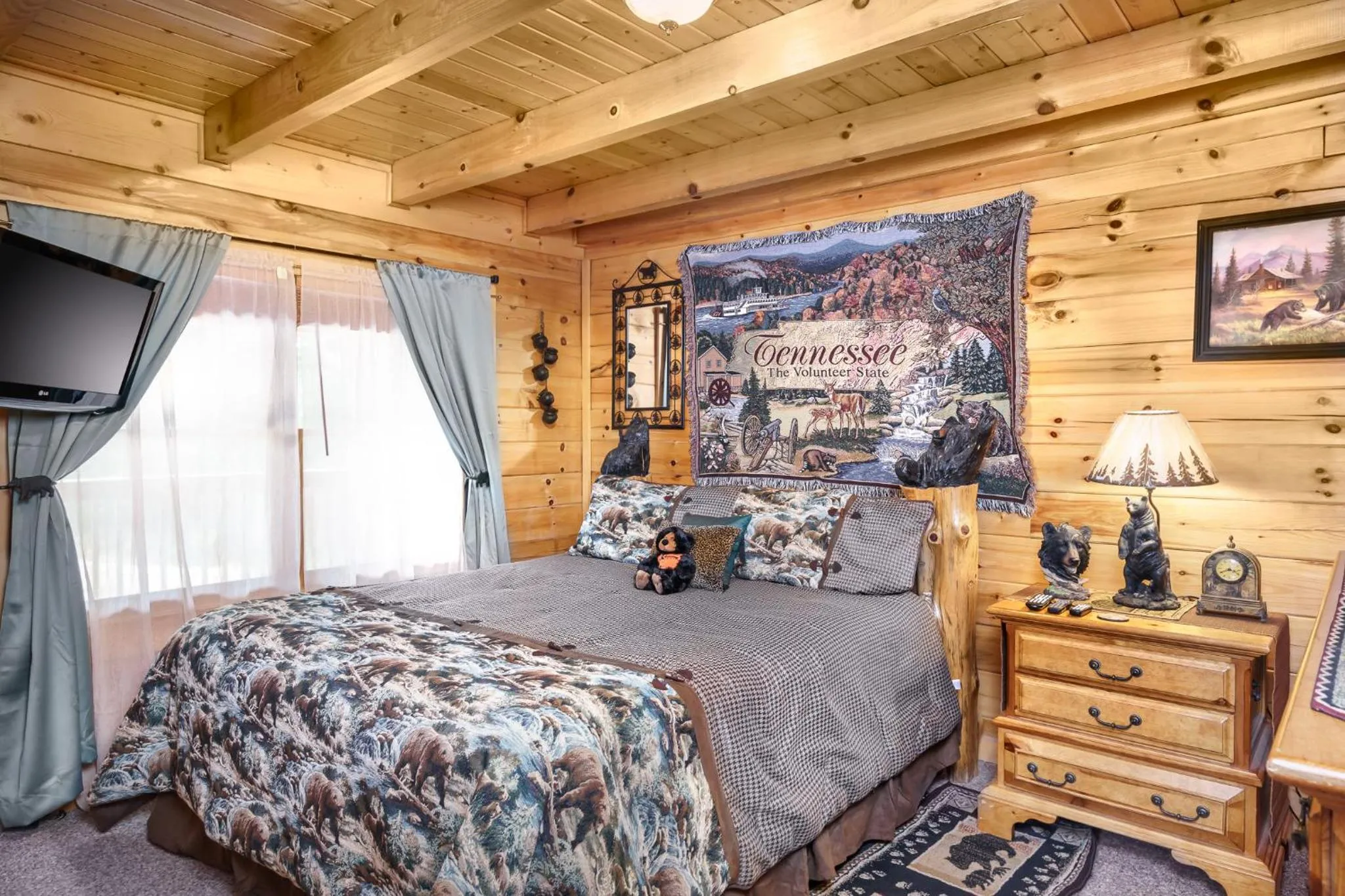 Deer Run, Free Attraction Tickets, Hot Tub, WIFI, Resort Playground, Near Dollywood!!!